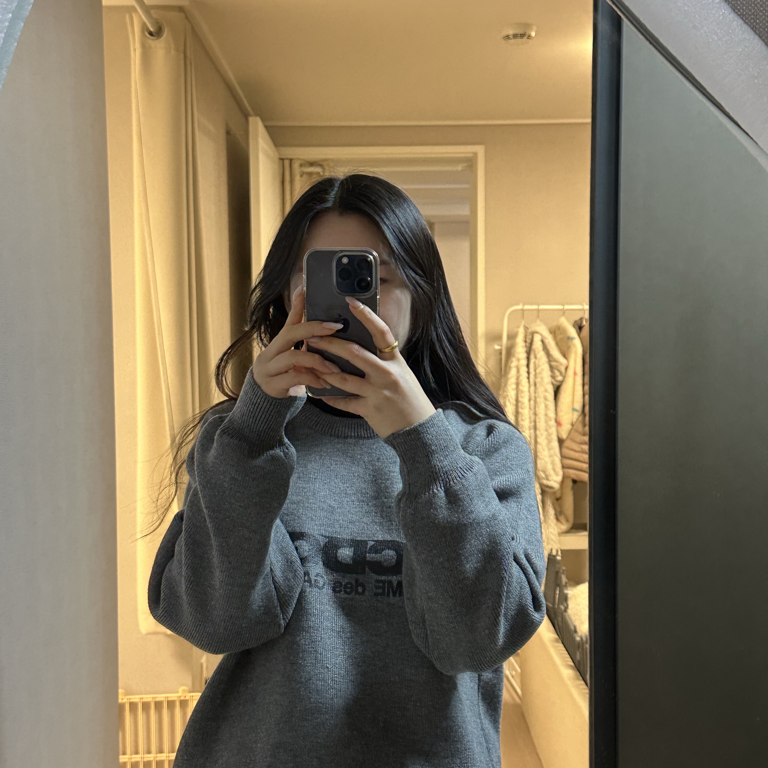 CDG Round Neck School Pullover Grey 착용 스타일 - 2