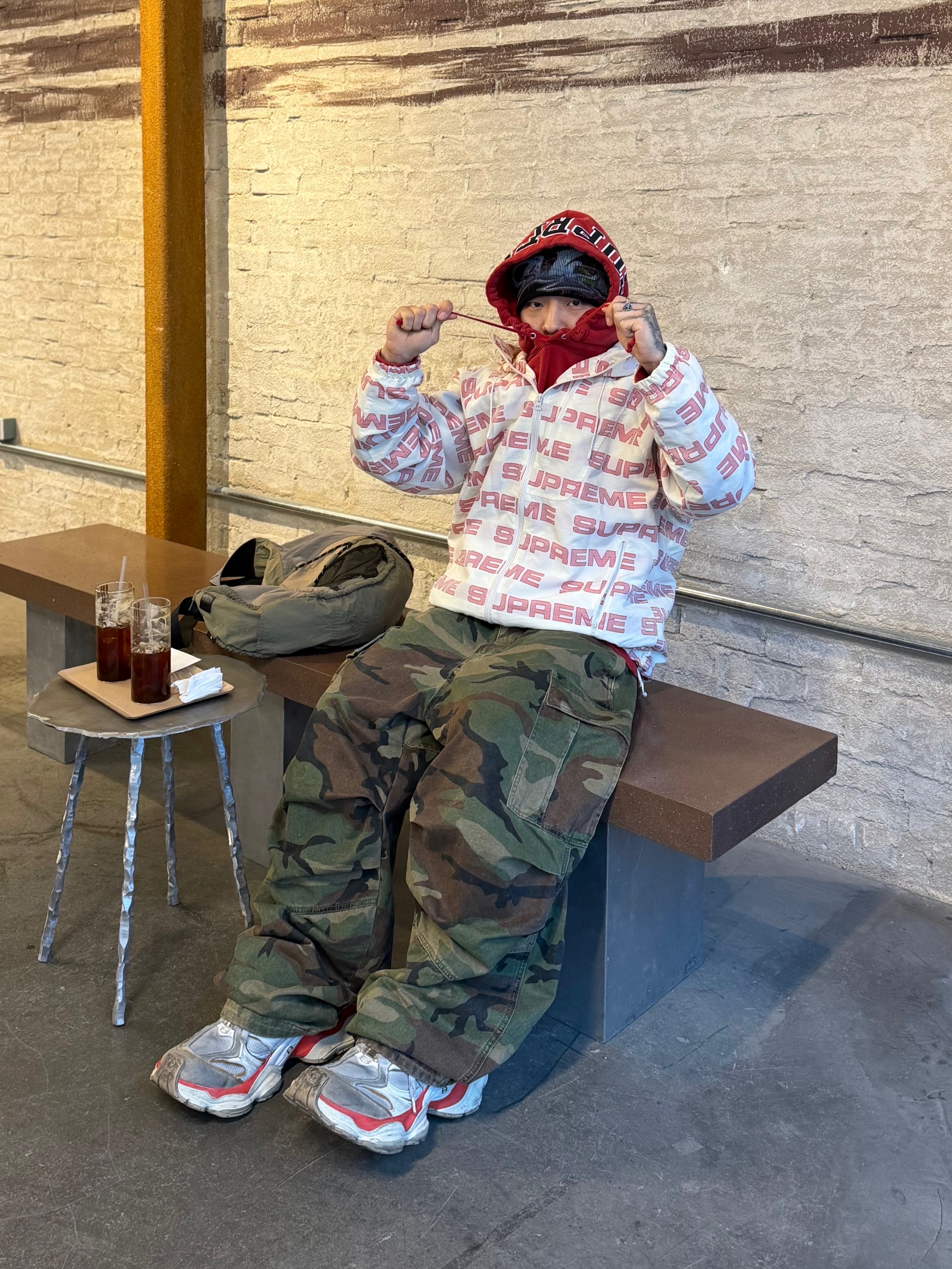 Balenciaga Cargo Sneakers Beige Grey Red, NOD Stone Washed Cargo Pants Camo 착용 스타일 - 2