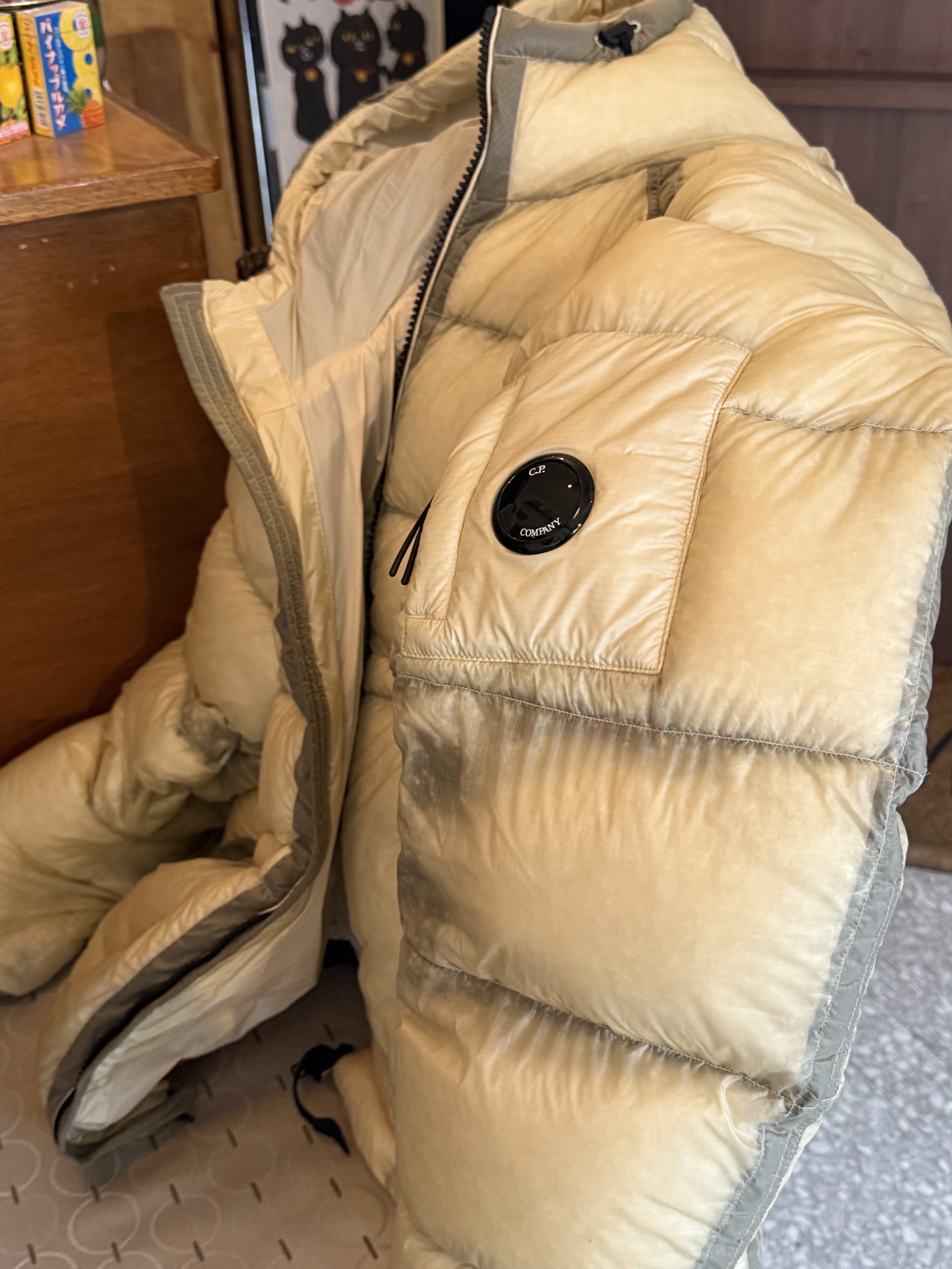 C.P. Company D.D. Shell Hooded Down Jacket Pistachio Shell Beige - 25FW, C.P. Company D.D. Shell Hooded Down Jacket Gauze White - 25FW 착용 스타일 - 2