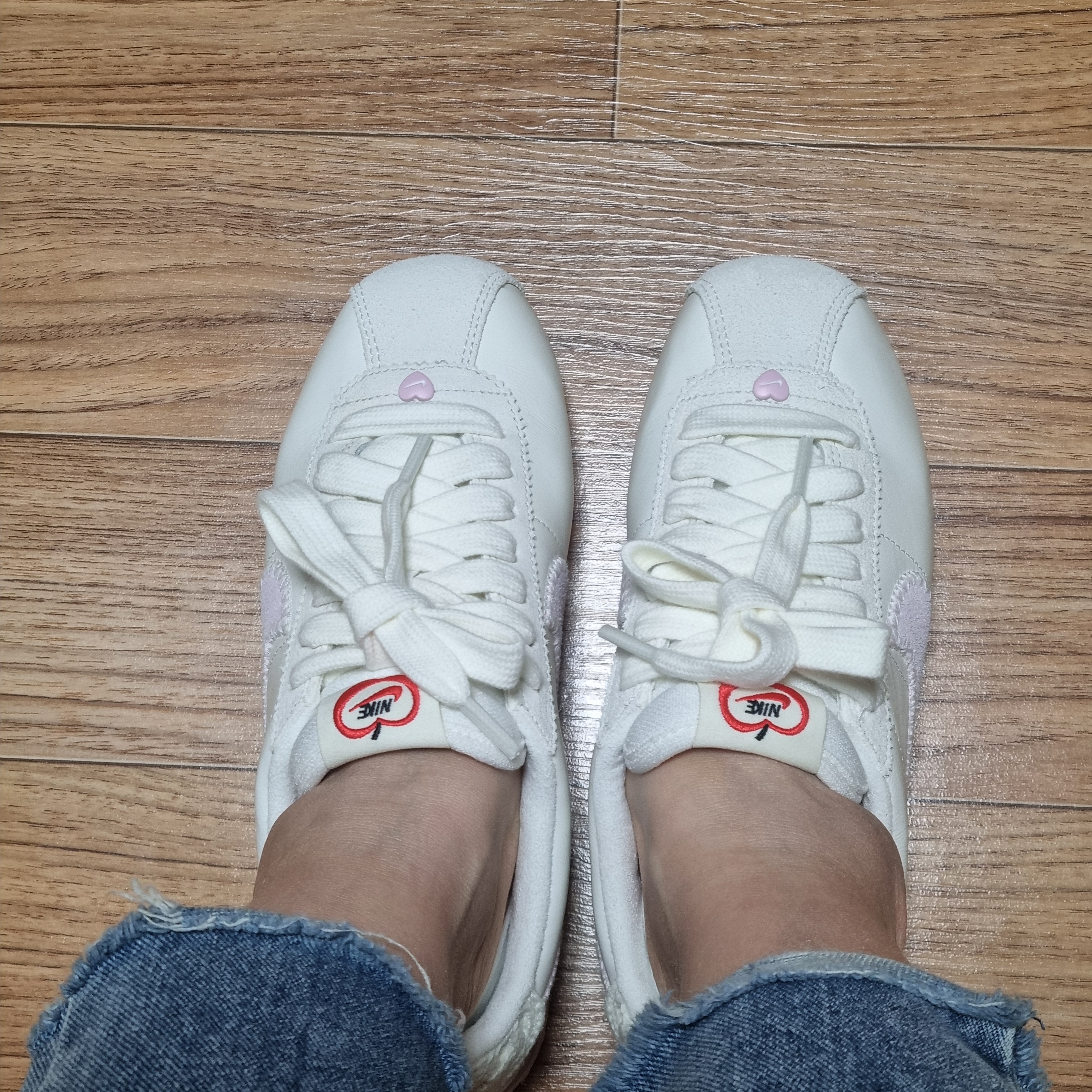 (W) Nike Cortez Valentine's Day Sail Pink Foam 착용 스타일 - 3