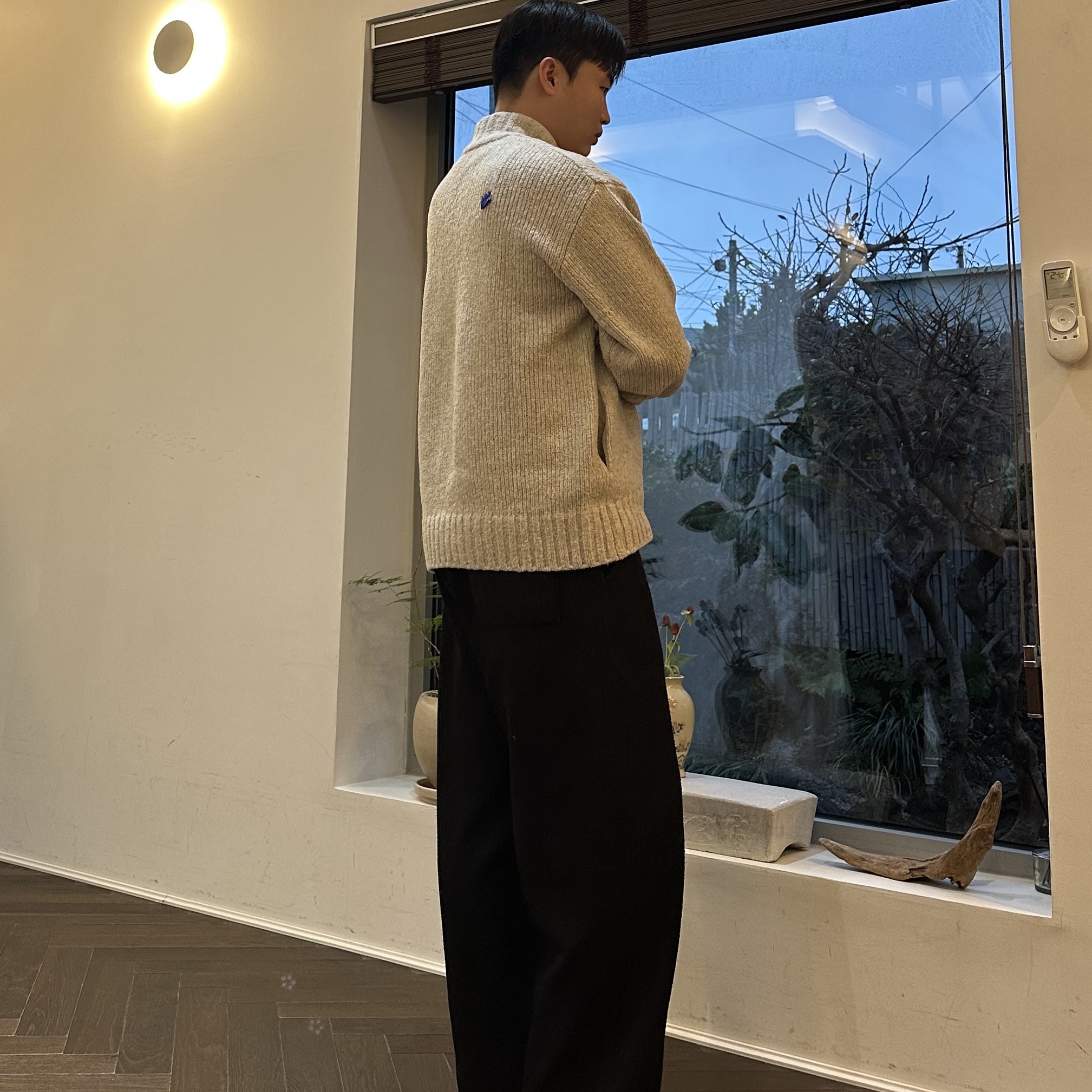 Ader Error Sig; TRS/BL Tag Knit Zip-Up 01 Oatmeal 착용 스타일