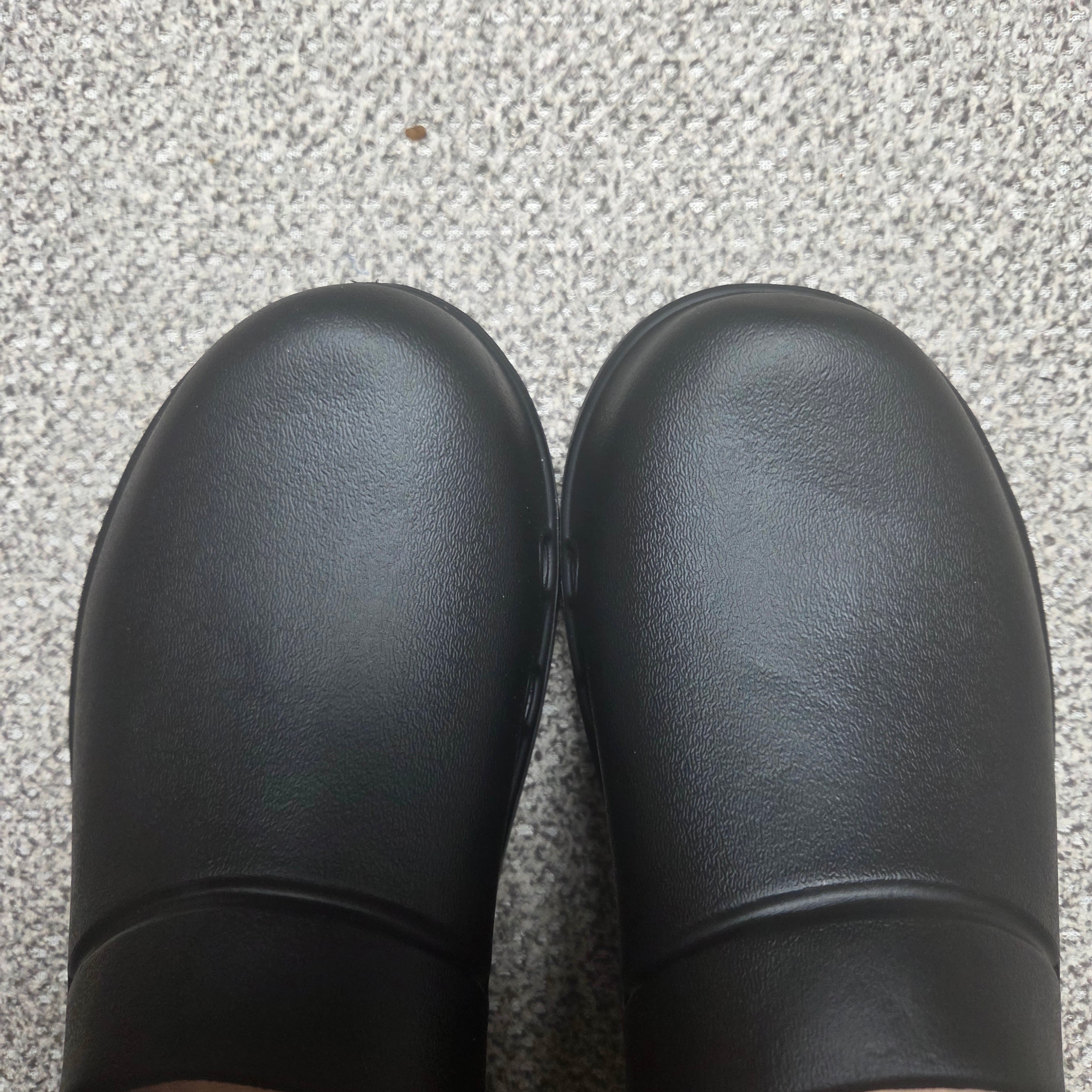 Oofos OOCloog Black 착용 스타일