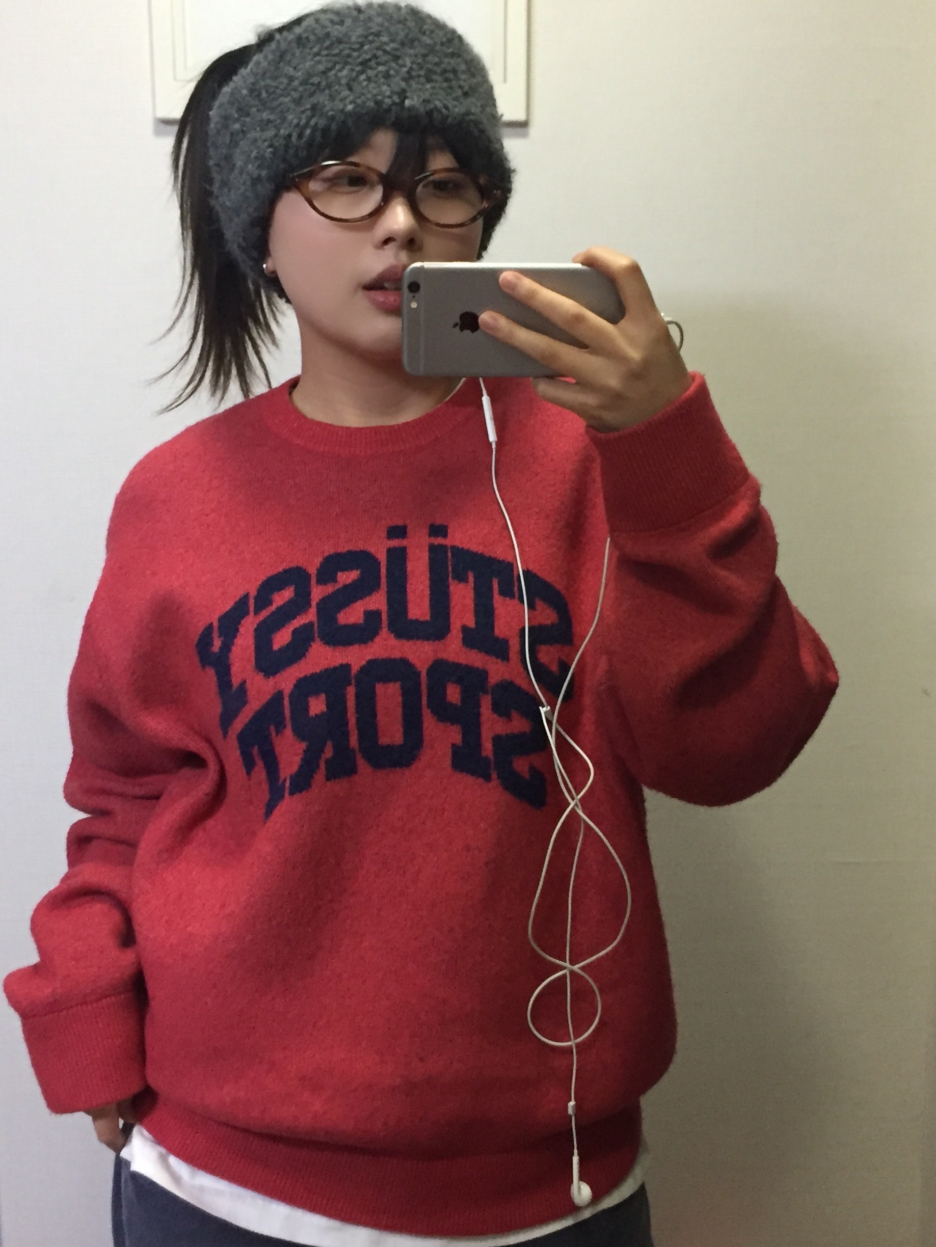 Stussy Sport Sweater Red, Gentle Monster x Maison Margiela MM111 Tortoiseshell Clear 착용 스타일 - 1