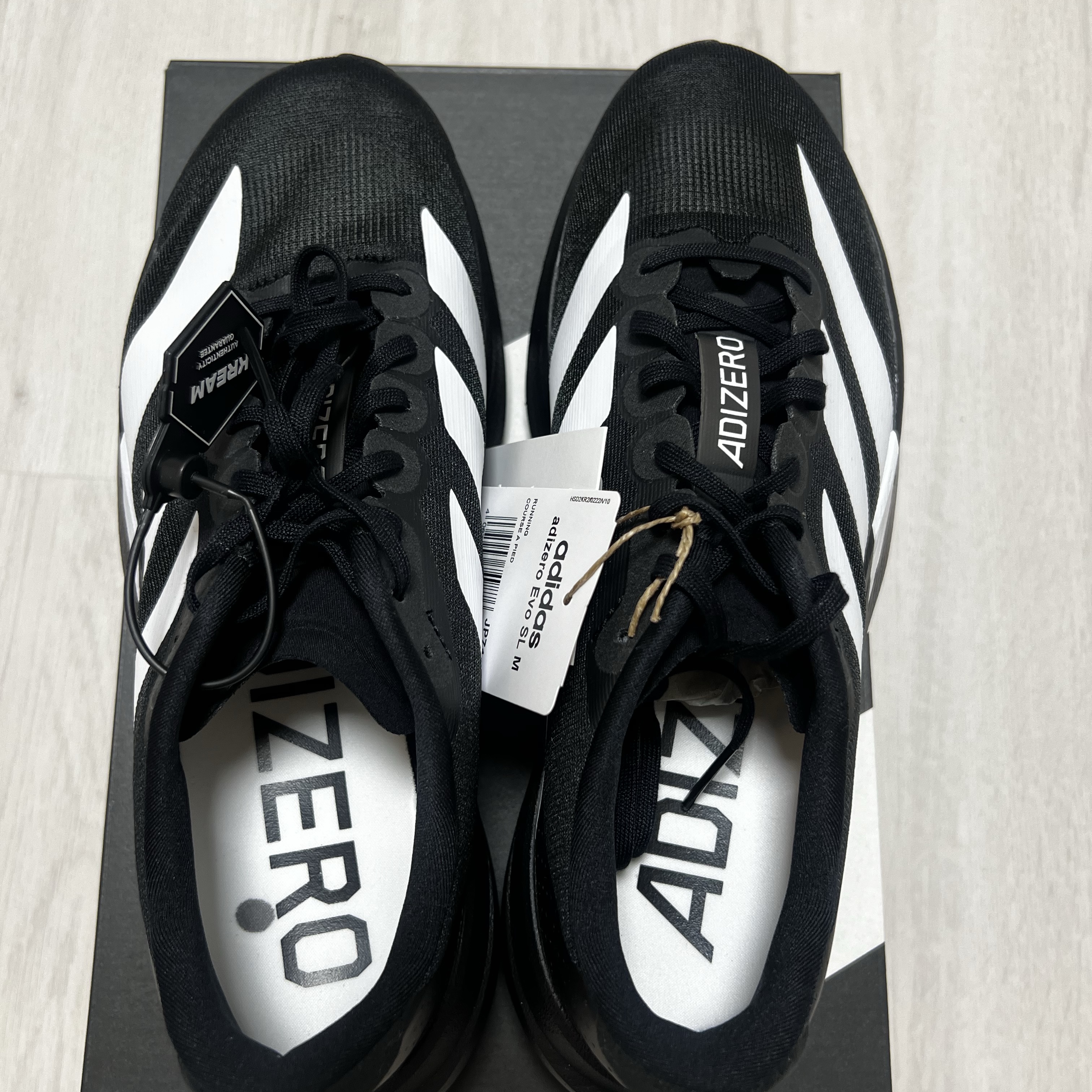 Adidas Adizero EVO SL Core Black Cloud White 착용 스타일 - 3