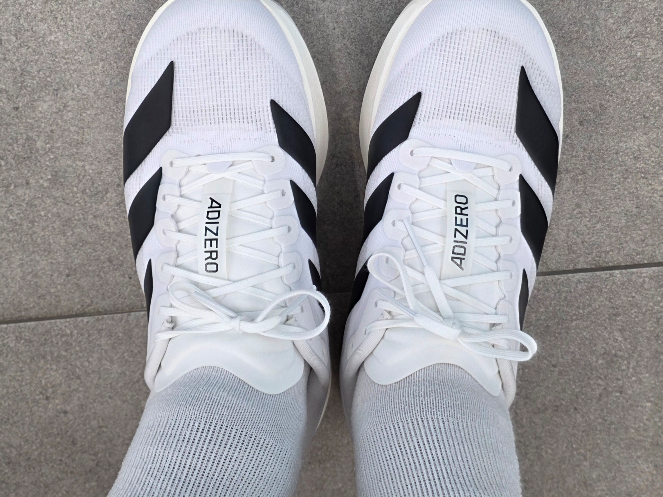 Adidas Adizero EVO SL Cloud White Core Black 착용 스타일 - 2