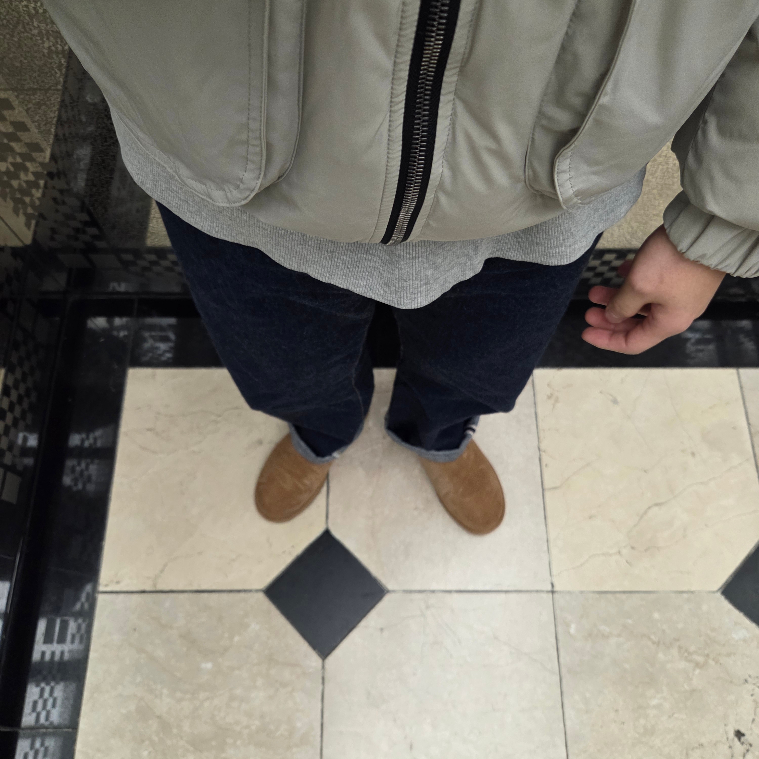 UGG Classic Ultra Mini Chestnut 착용 스타일