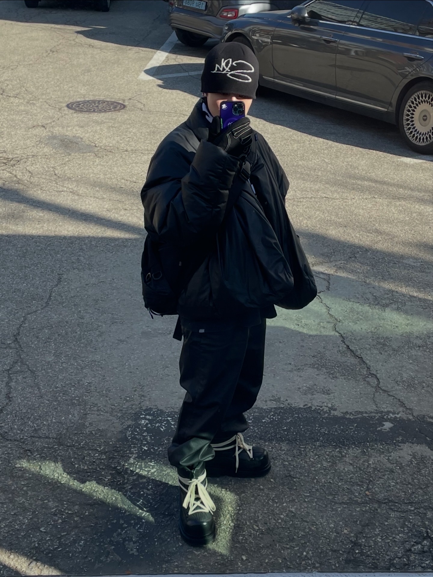 Yeezy Gap Round Jacket Black 착용 스타일 - 4