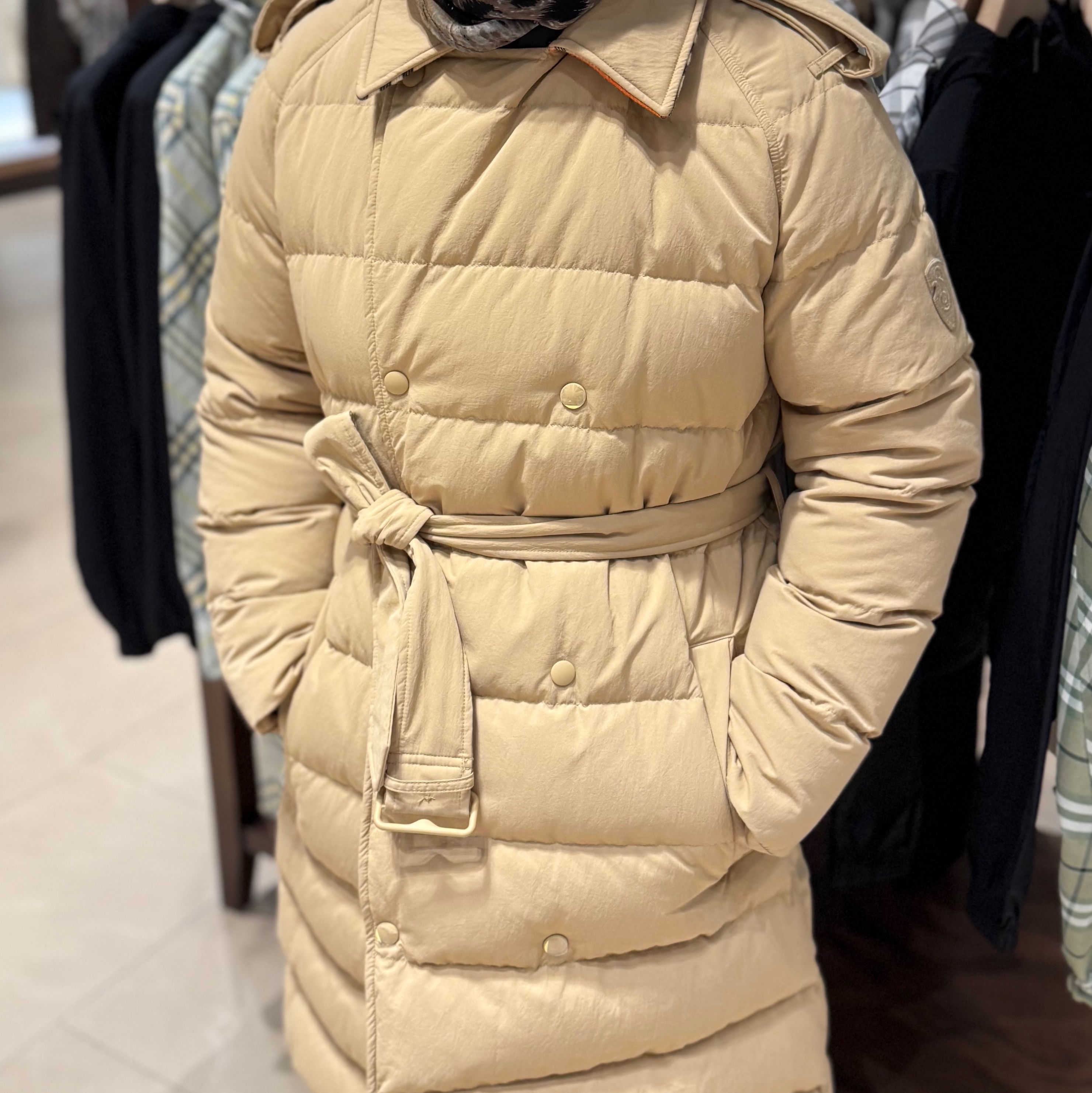 (W) Burberry Double Belted Padded Beige 착용 스타일 - 1