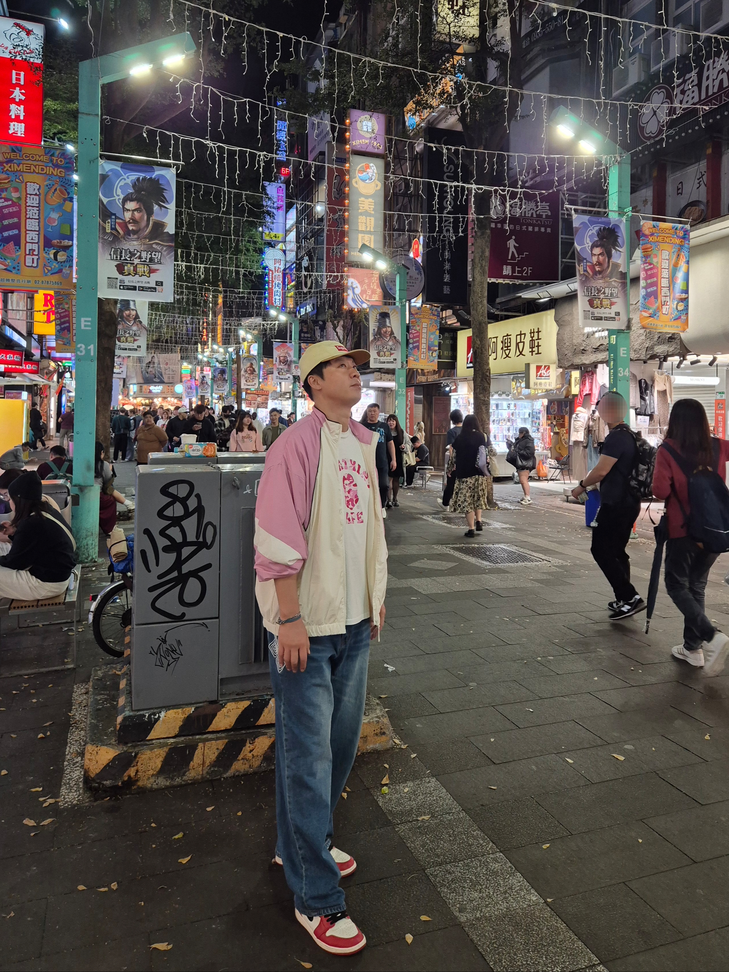 The North Face TNF Crew Jacket Cream - 25SS, BAPE ABC Camo College T-Shirt White Pink 착용 스타일 - 3