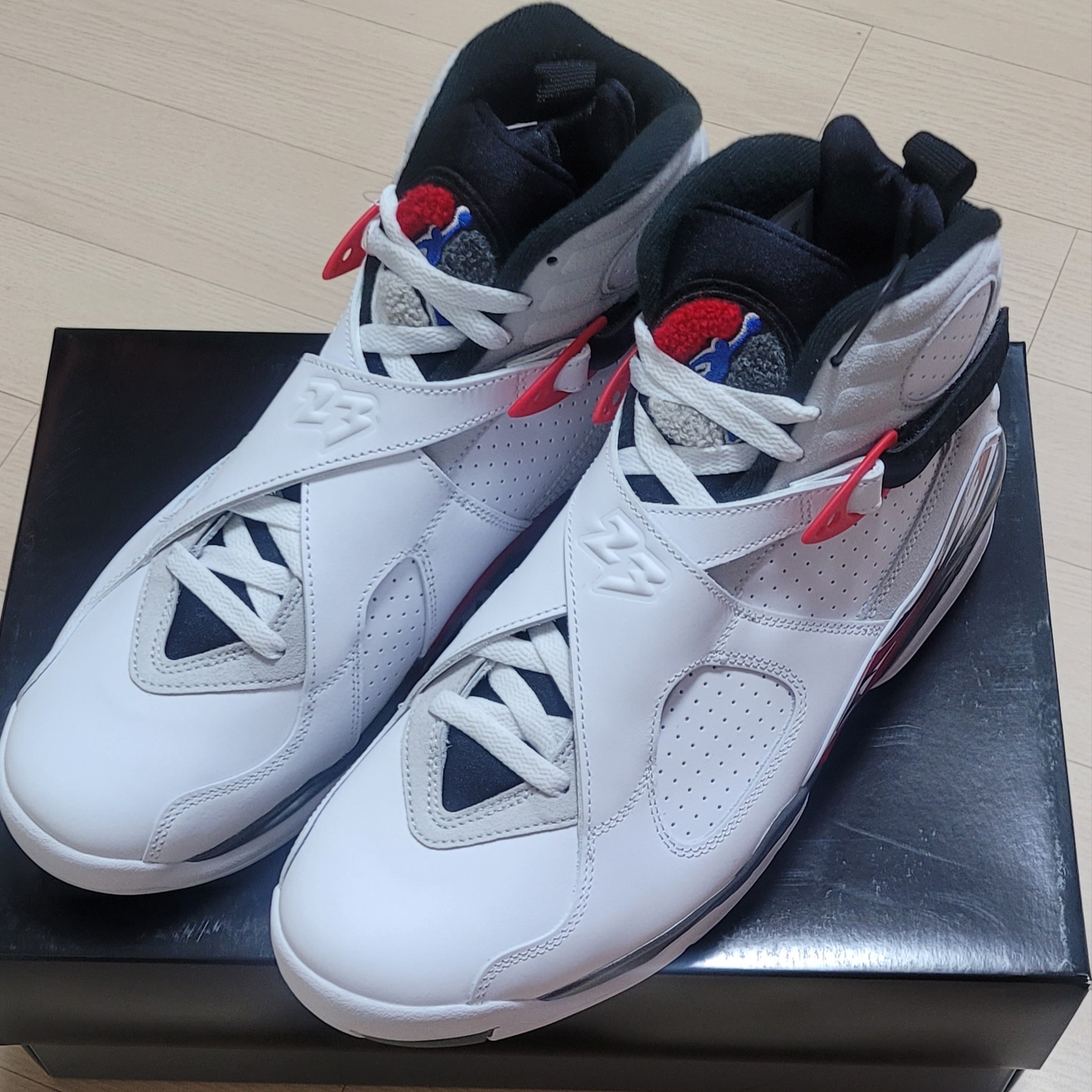 Jordan 8 Retro Bugs Bunny 2025 착용 스타일