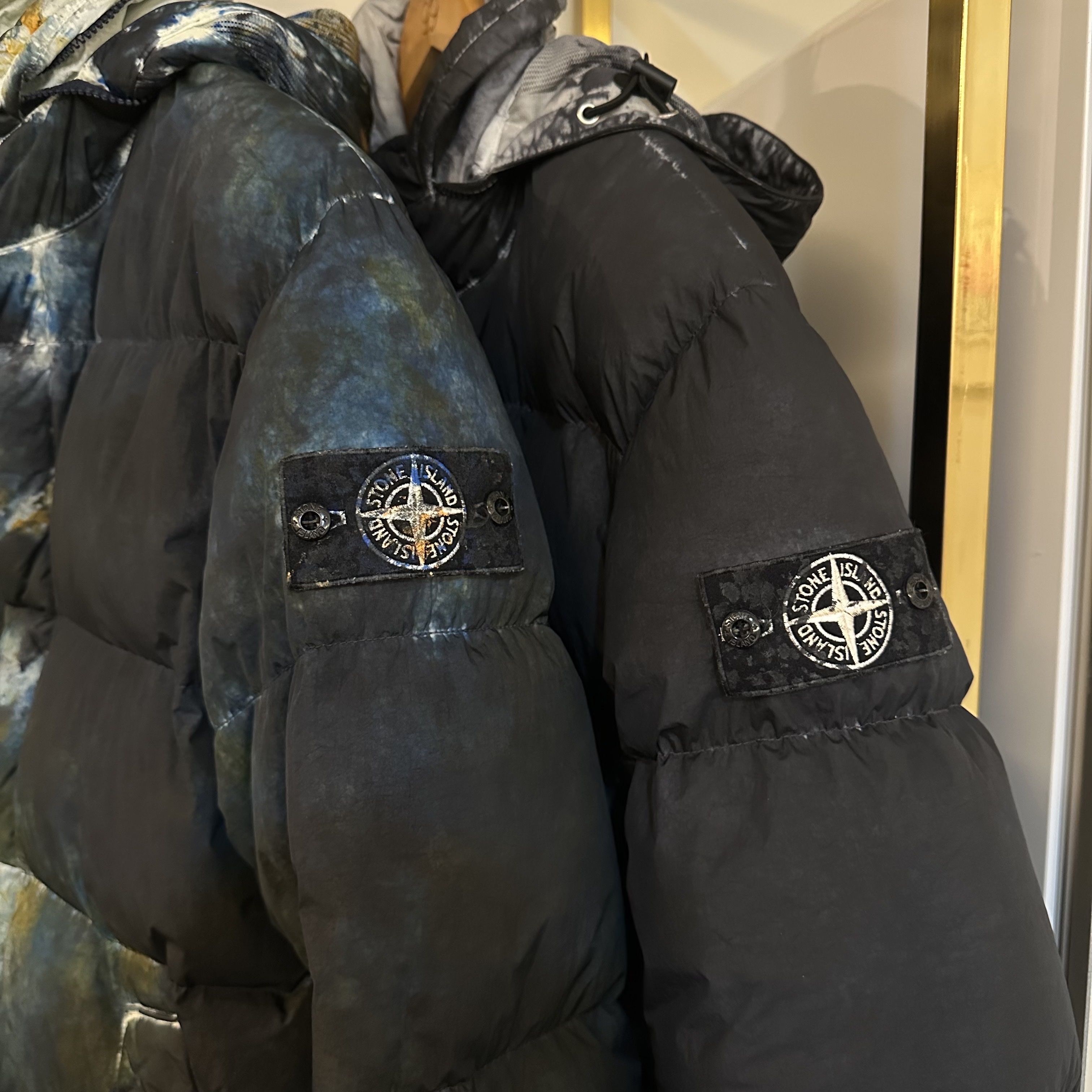 Supreme x Stone Island Painted Camo Crinkle Down Jacket Black - 20FW, Supreme x Stone Island Painted Camo Crinkle Down Jacket Dark Teal - 20FW 착용 스타일