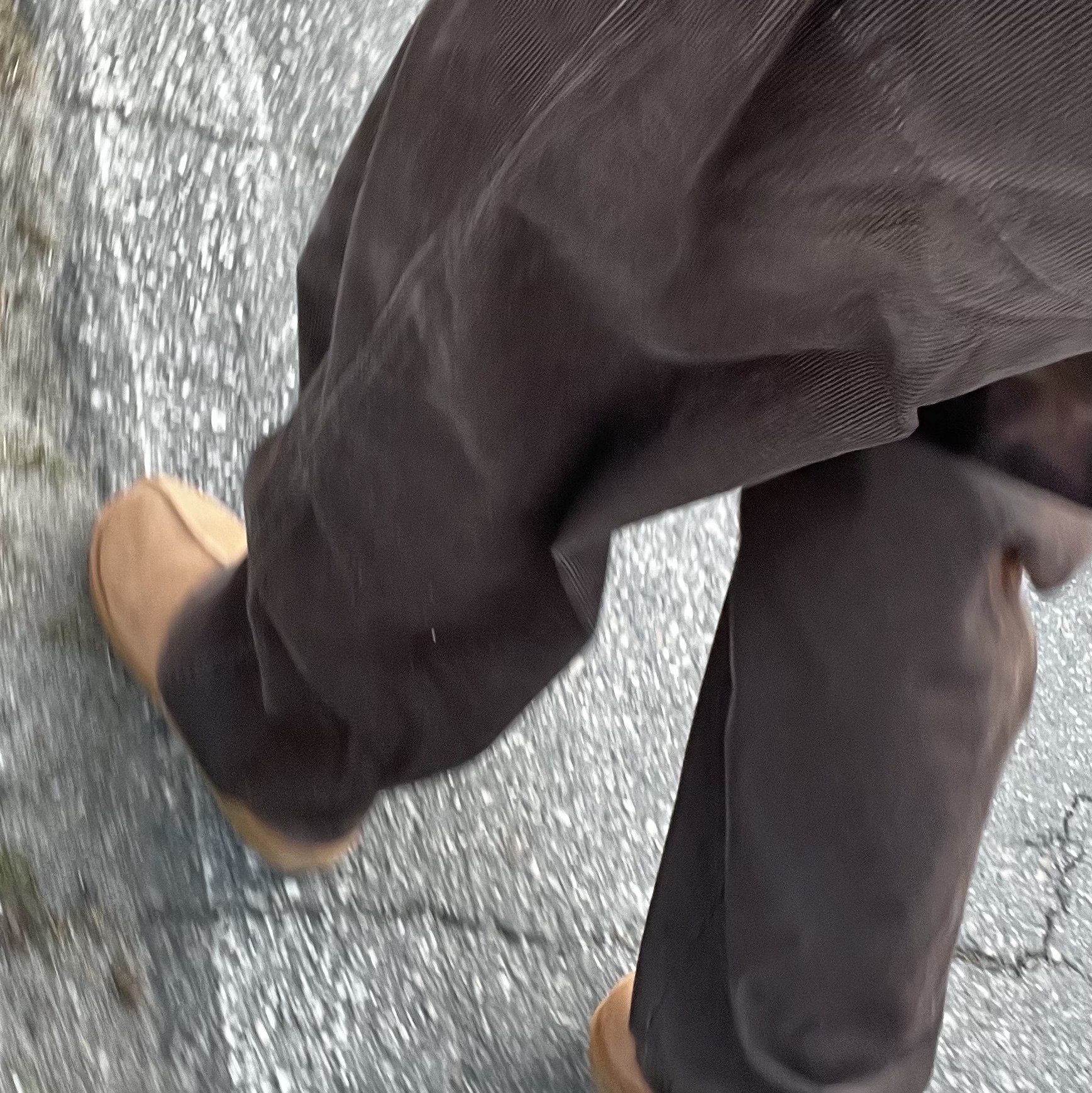 UGG Tasman II Slipper Chestnut 착용 스타일