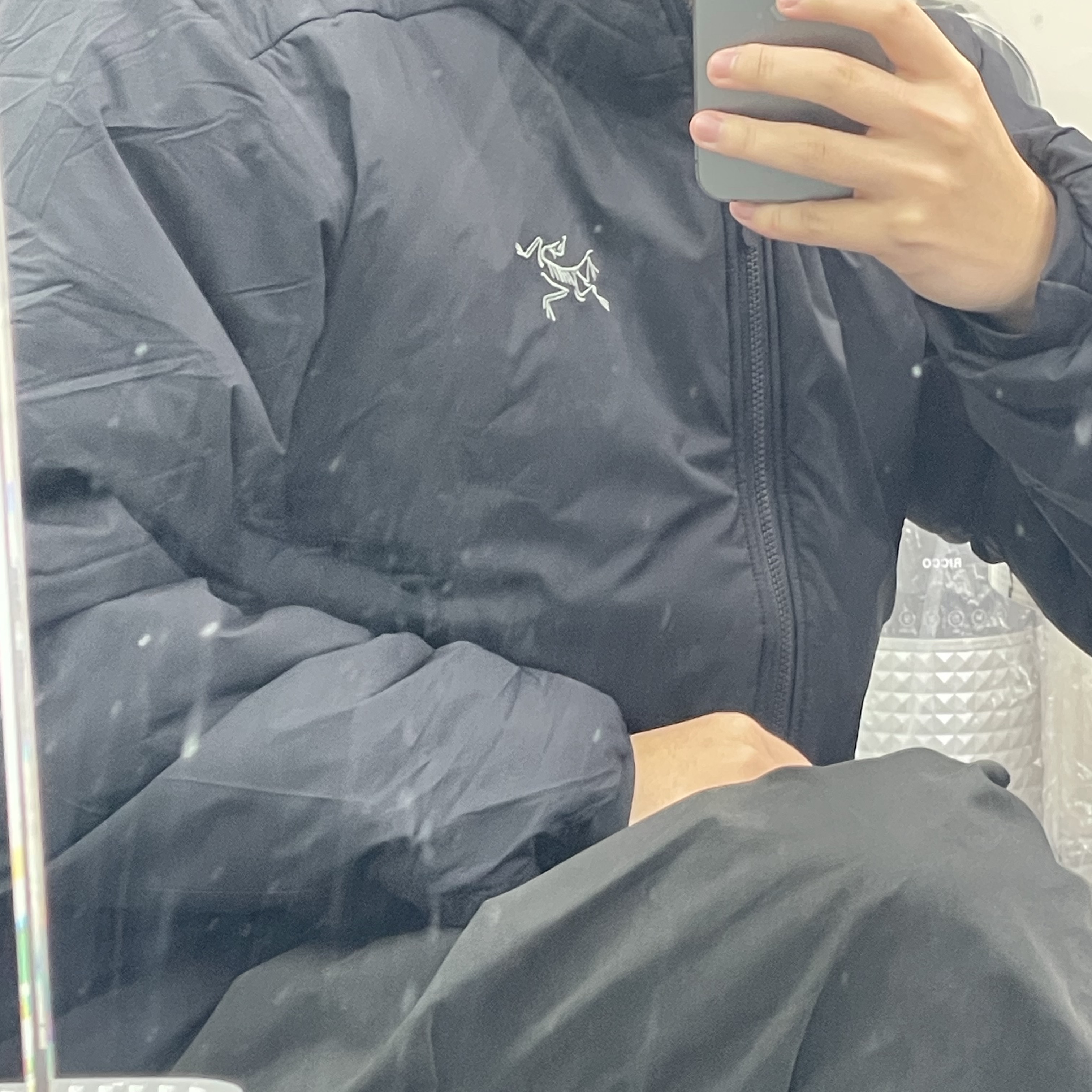 Arc'teryx Atom SV Hoody Black 착용 스타일