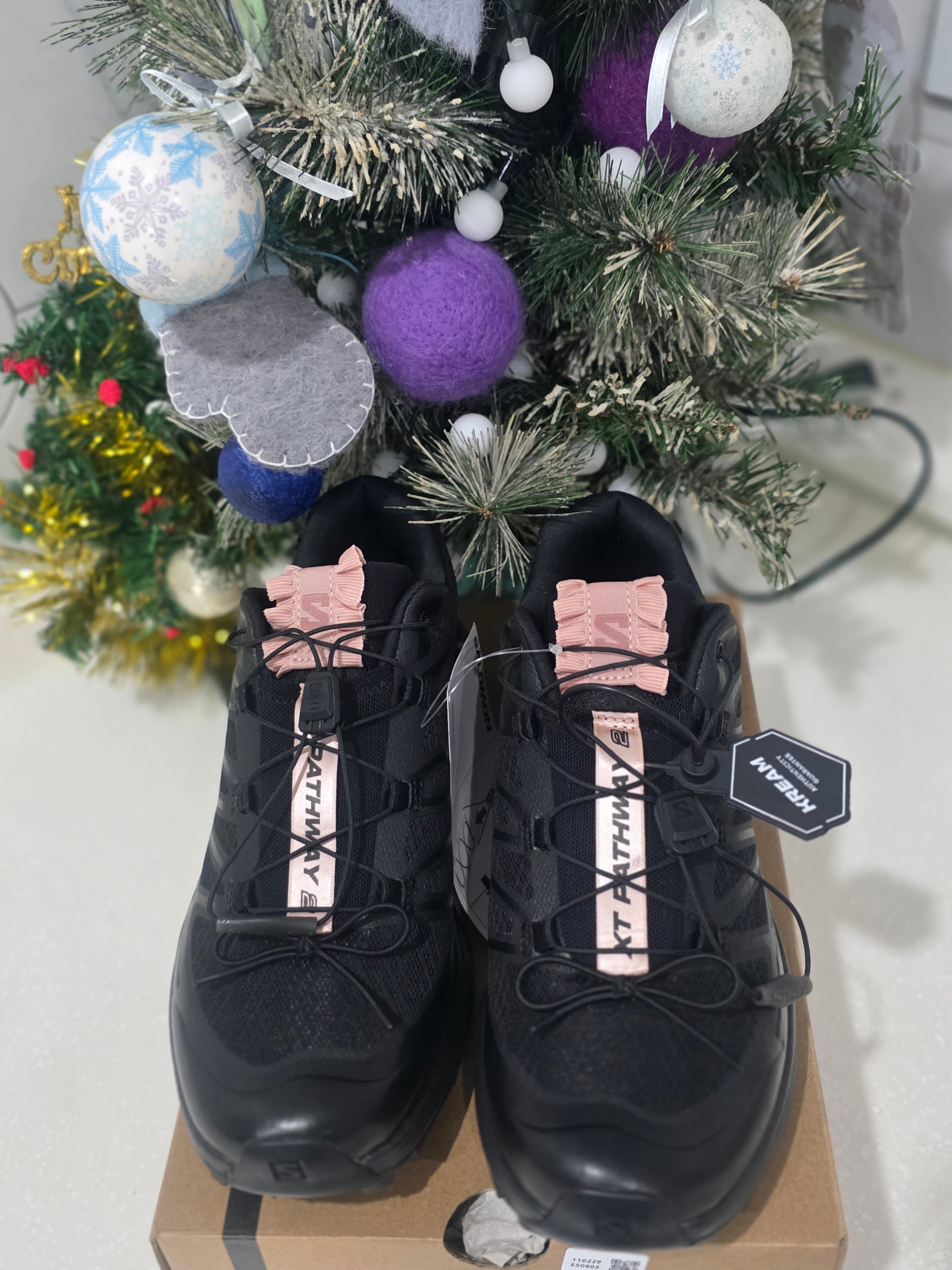 Salomon XT-Pathway 2 Black Mahogany Rose 착용 스타일