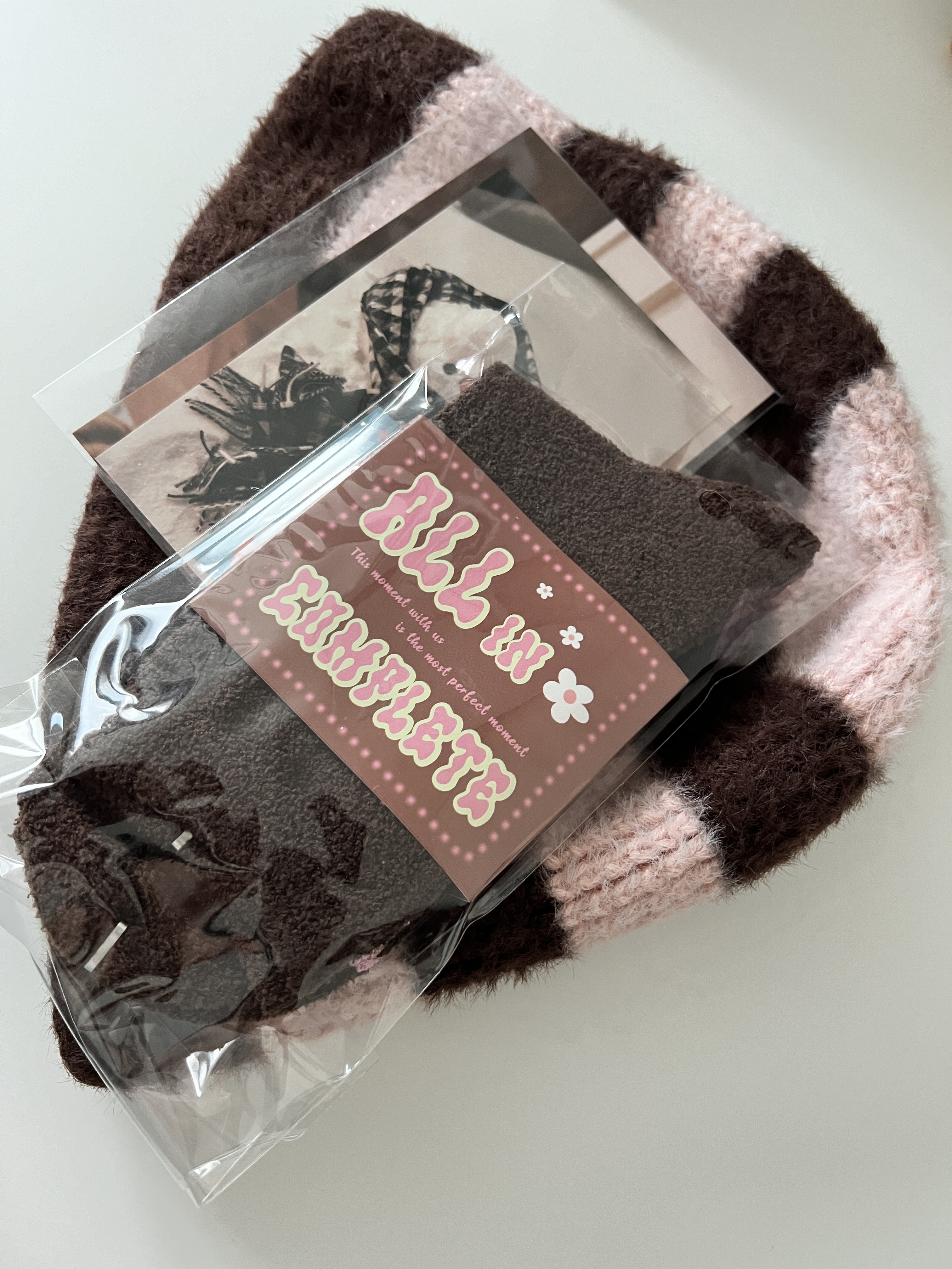 Allincomplete Stripe Fuzzy Bucket Hat Brown & Pink 착용 스타일