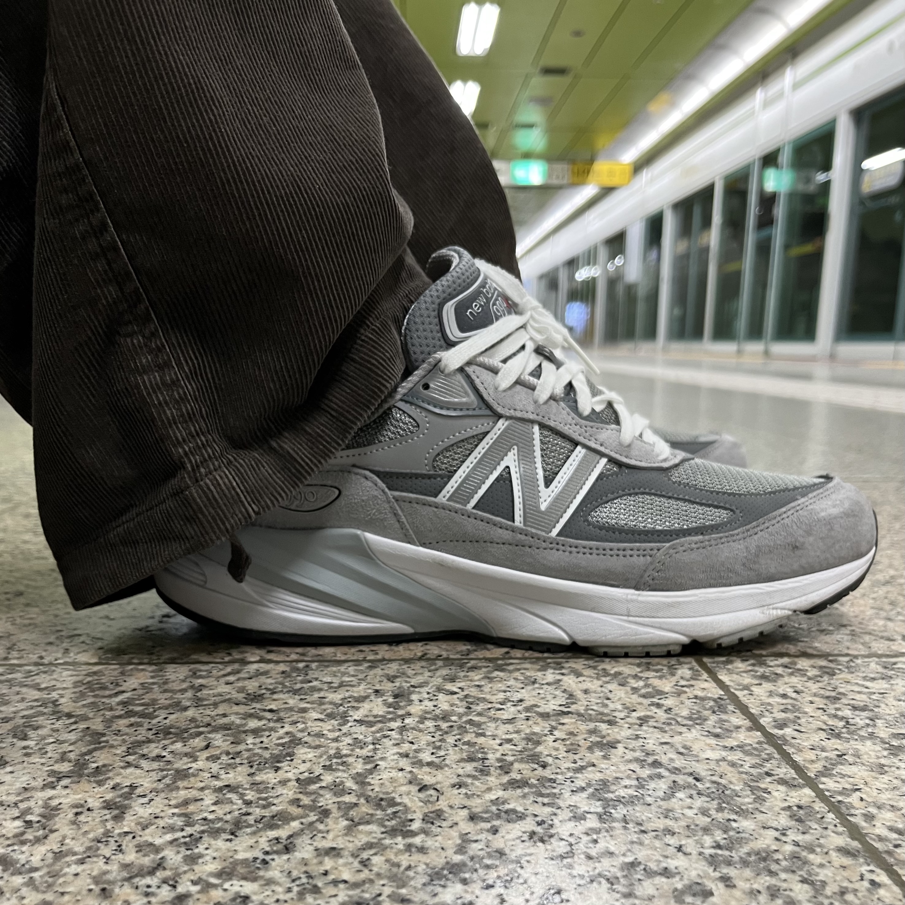 New Balance 990v6 Made in USA Grey - D Standard 착용 스타일 - 2