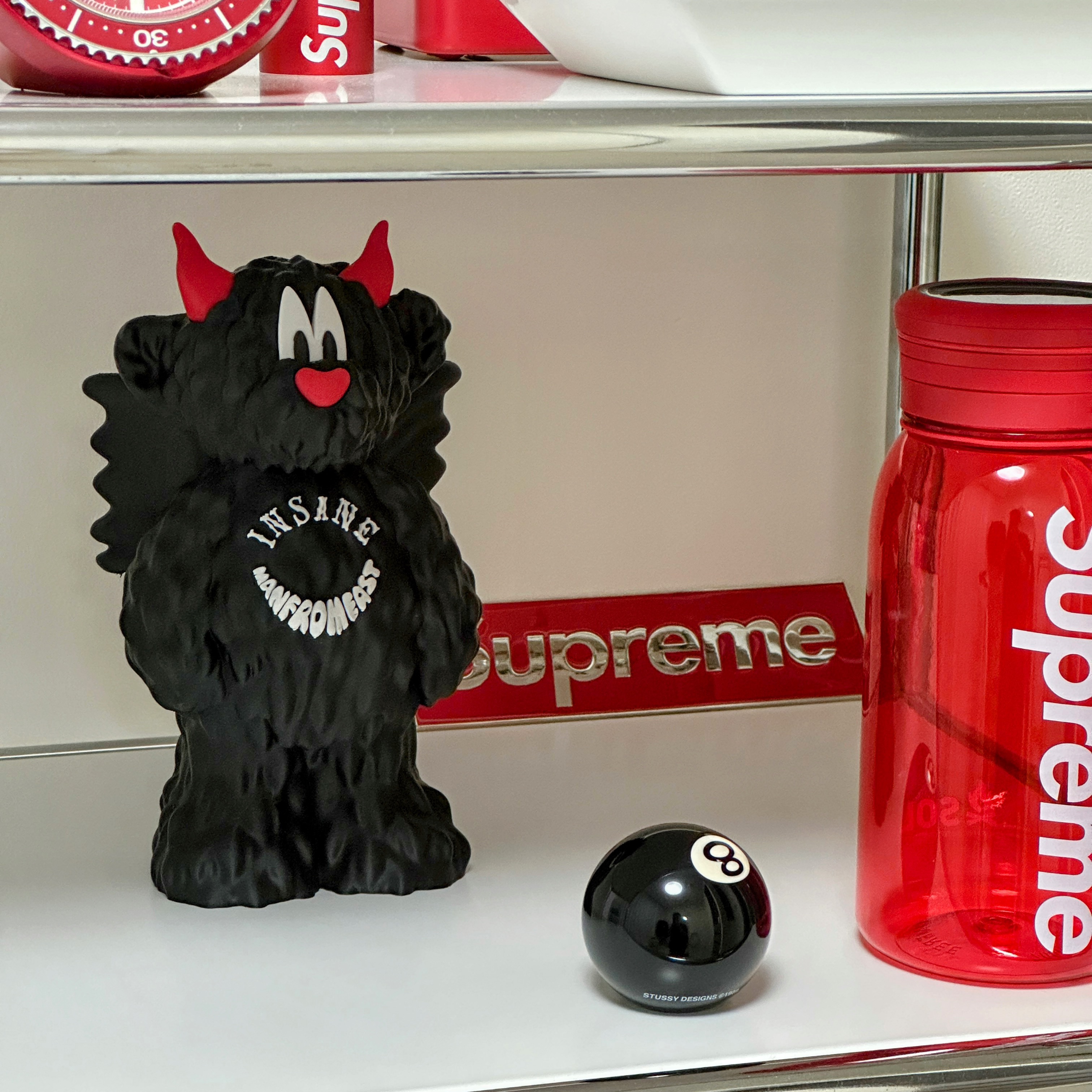 Supreme Box Logo Car Emblem Red - 25FW 착용 스타일