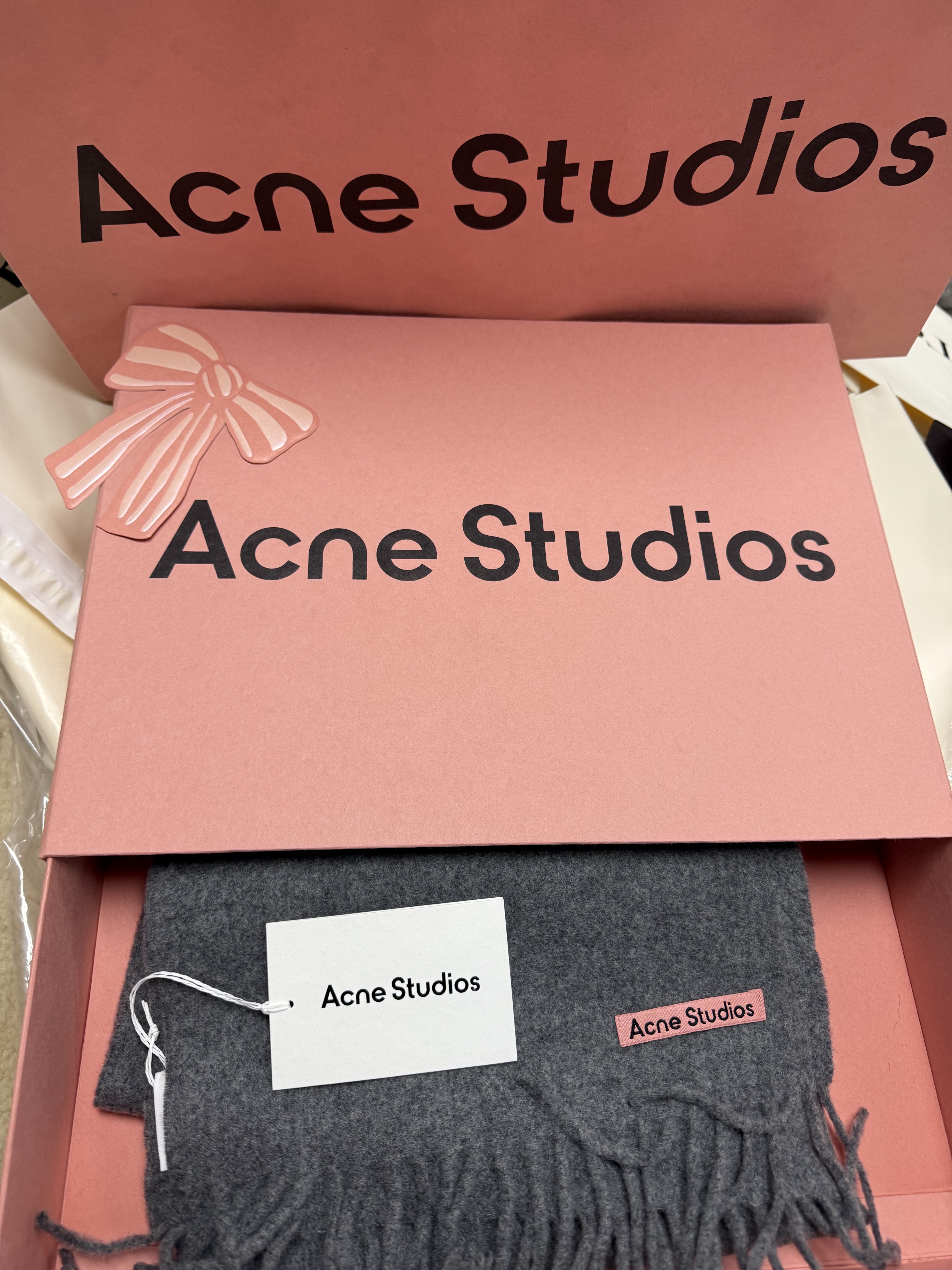 Acne Studios Narrow Wool Fringe Muffler Grey Melange, Acne Studios Wool Fringe Muffler Grey Melange 착용 스타일