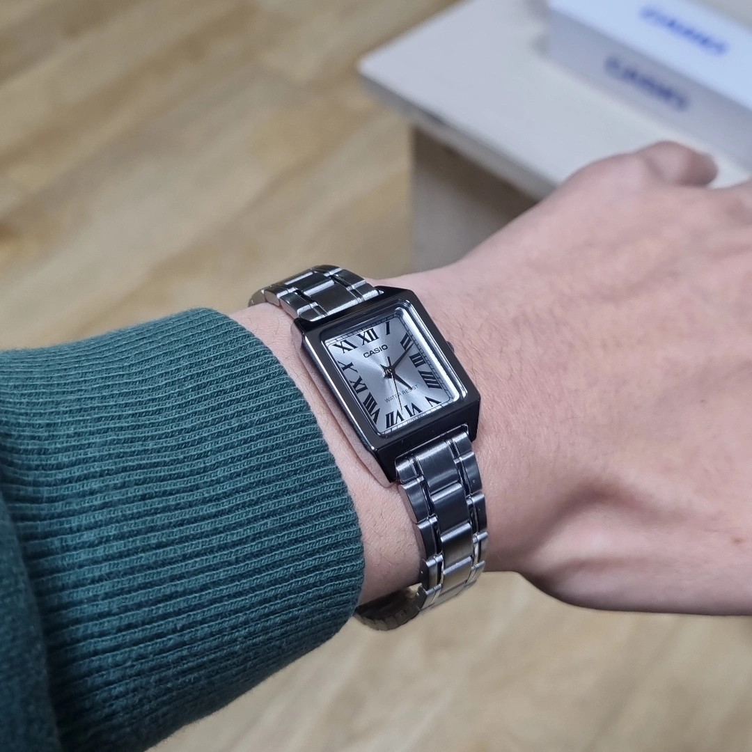 Casio LTP-V007D-7B 착용 스타일