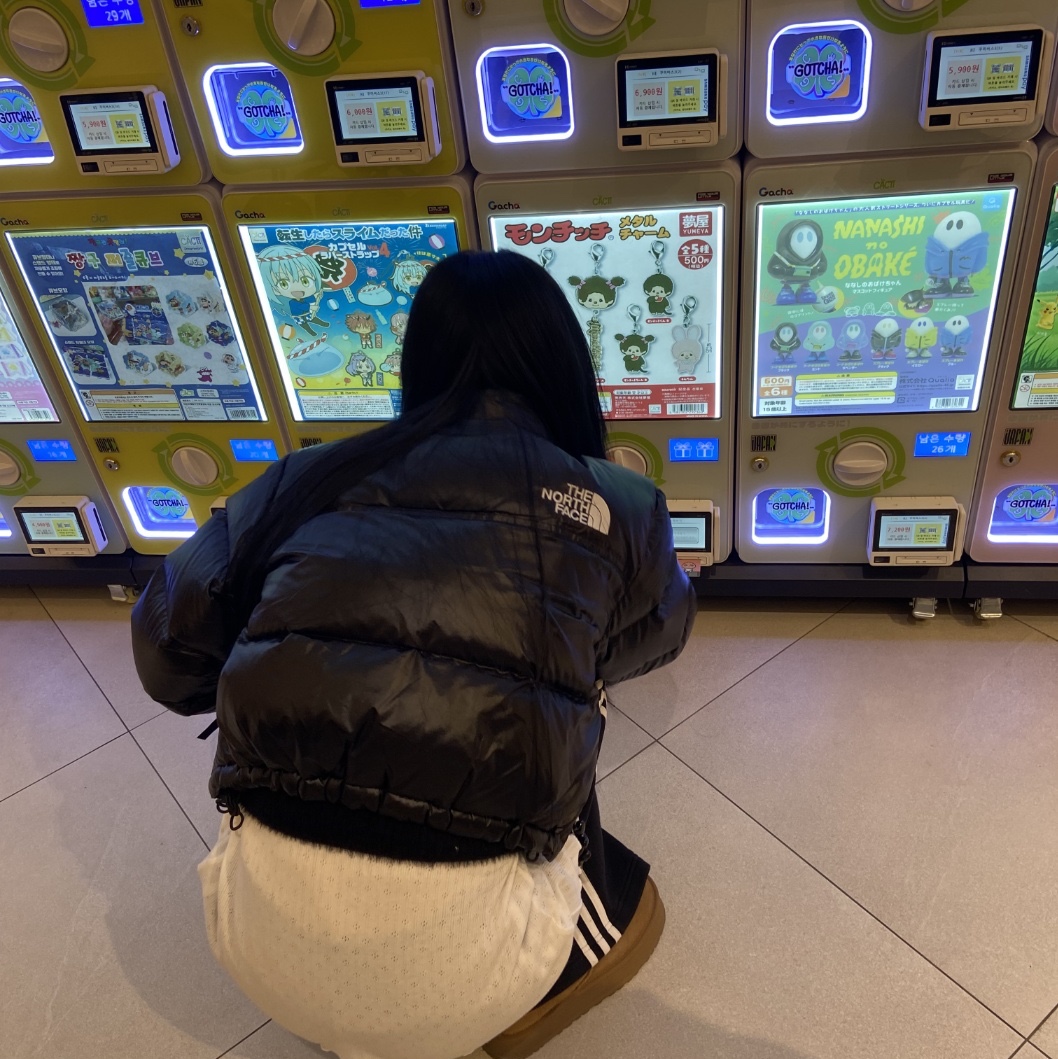 (W) The North Face Nuptse Short Jacket Black, (W) UGG Bea Mary Jane Chestnut 착용 스타일 - 1
