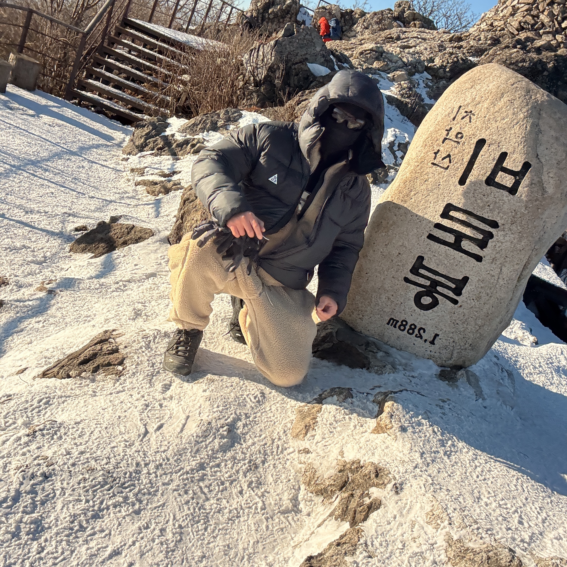 Nike ACG Canwell Glacier Therma-Fit ADV Windproof Jacket Khaki - Asia, Nike ACG Canwell Glacier Therma-Fit ADV Windproof Pants Khaki White - Asia 착용 스타일 - 1