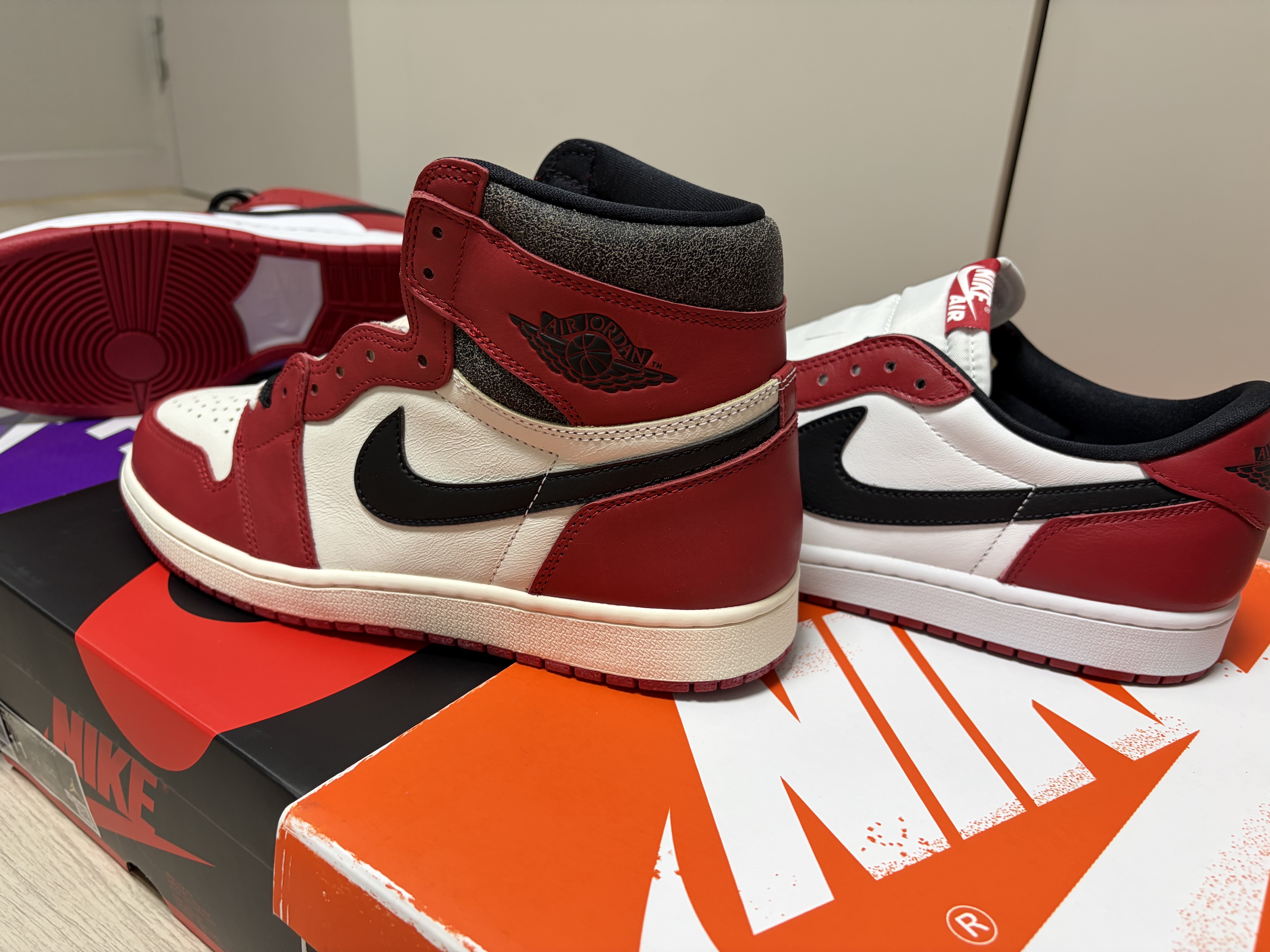 Jordan 1 Retro Low OG Chicago, Jordan 1 Retro High OG Chicago 2022 착용 스타일 - 3