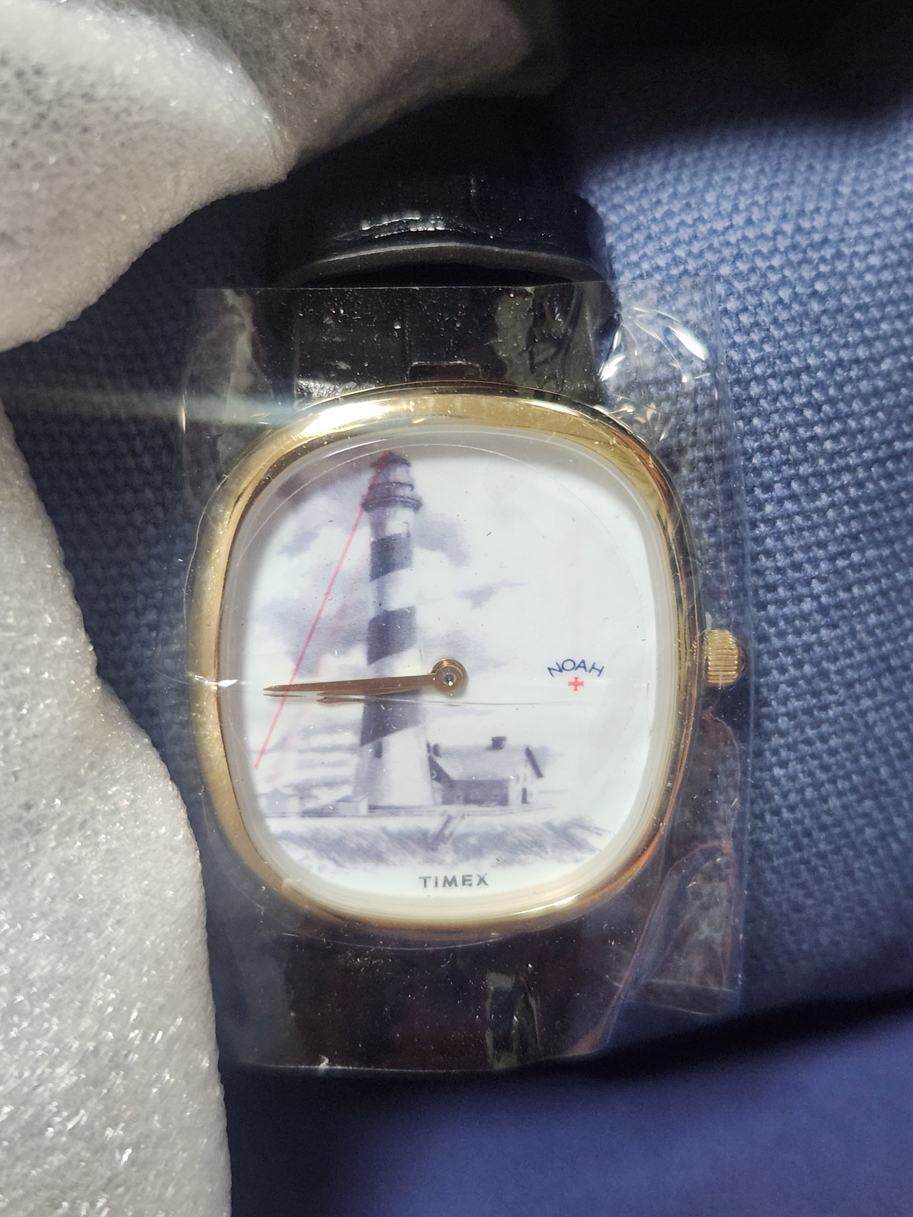 Timex x Noah Lighthouse Watch Black Gold 착용 스타일
