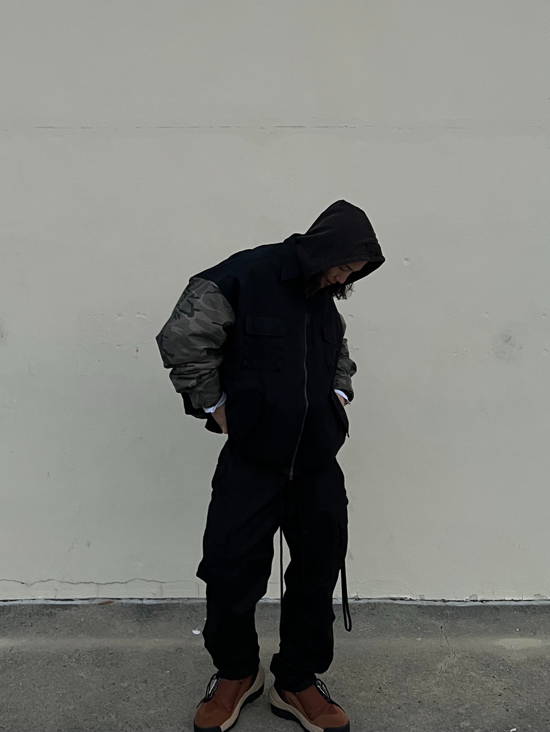 Nike x Sacai Magmascape SP Pecan, Undermycar Morph Oversized Crop Field Jacket Rock Ridge - 23SS 착용 스타일 - 3