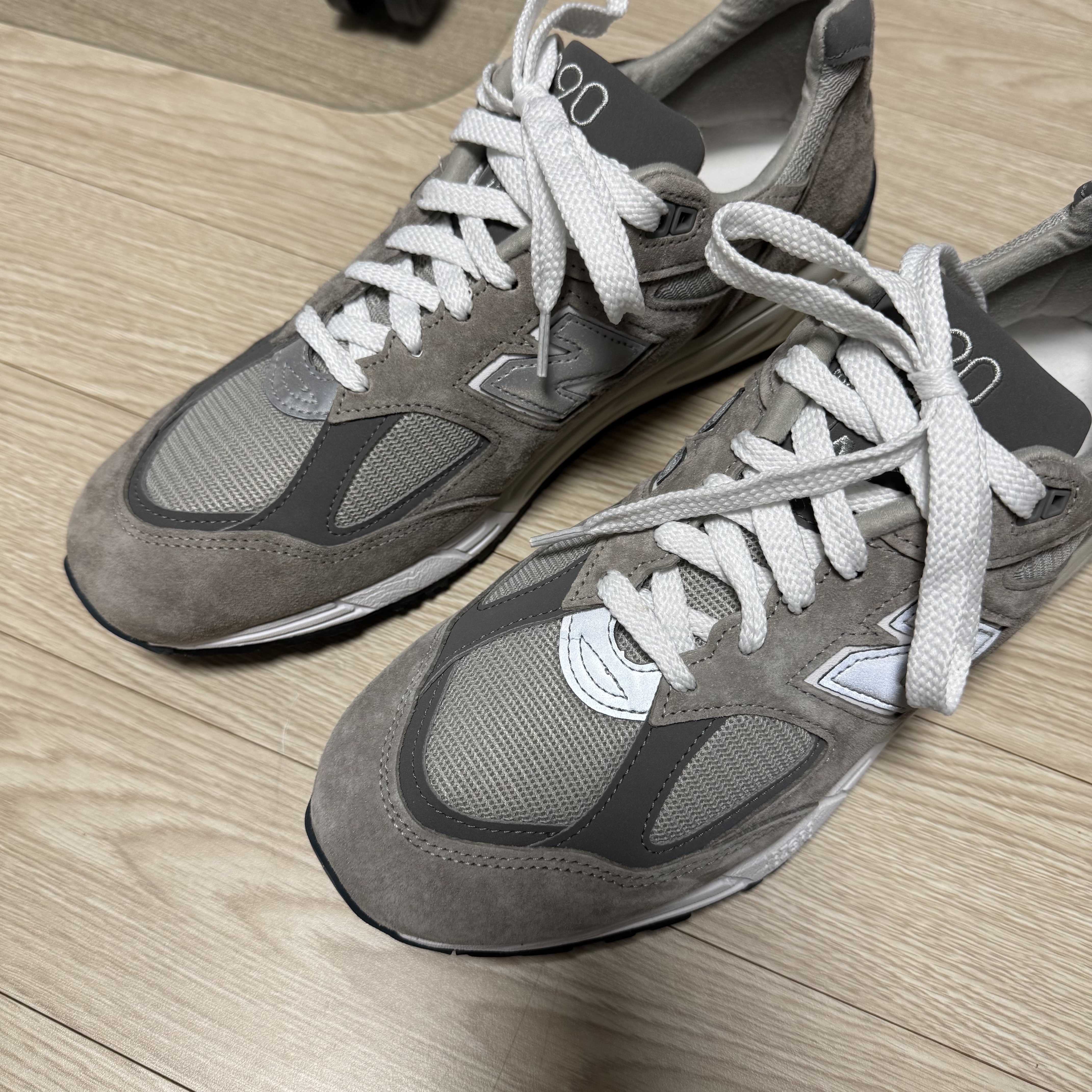 New Balance 990v2 Made in USA Grey 착용 스타일