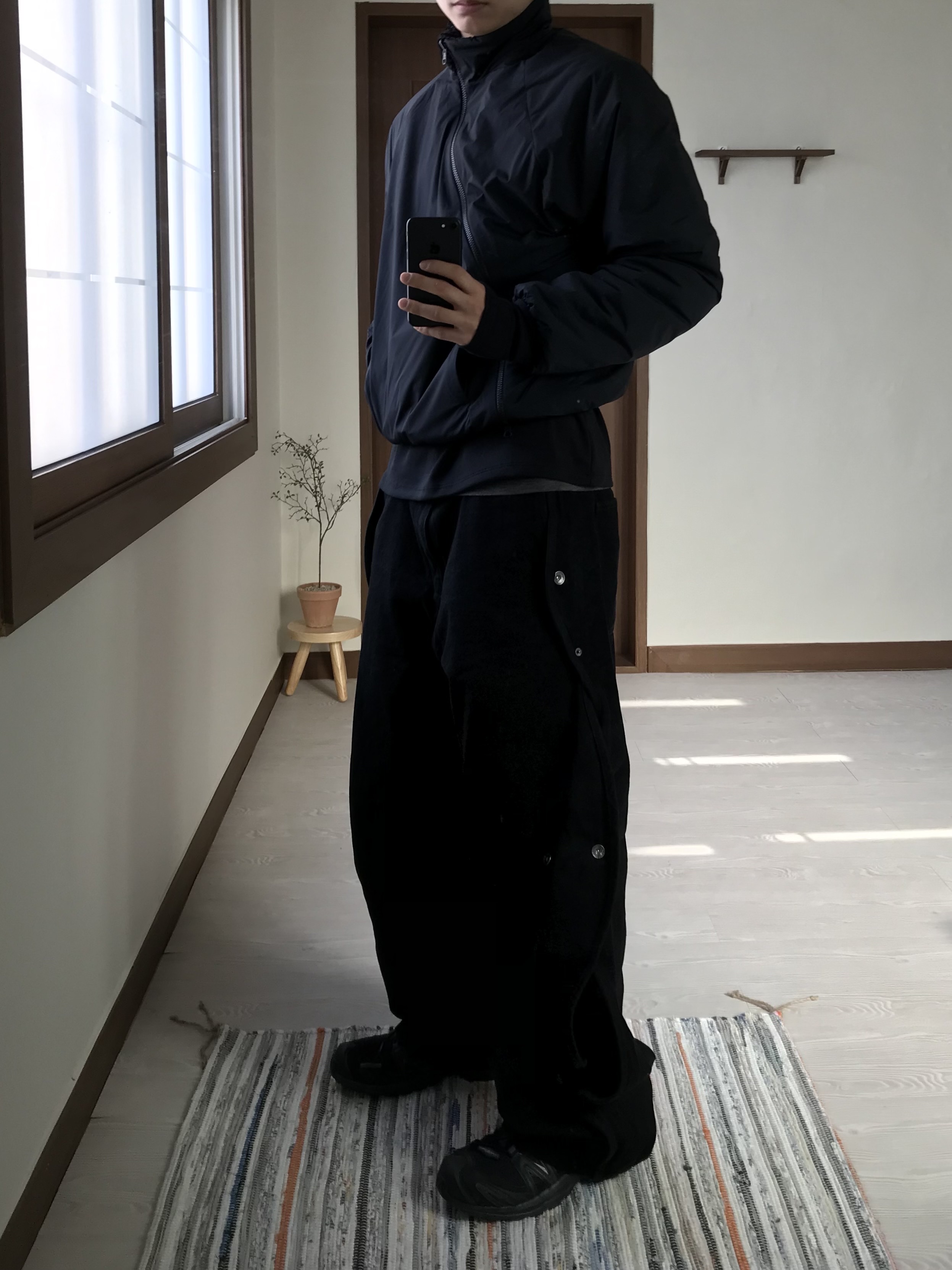 Sansan Gear Cotton Wave Pants Black 착용 스타일