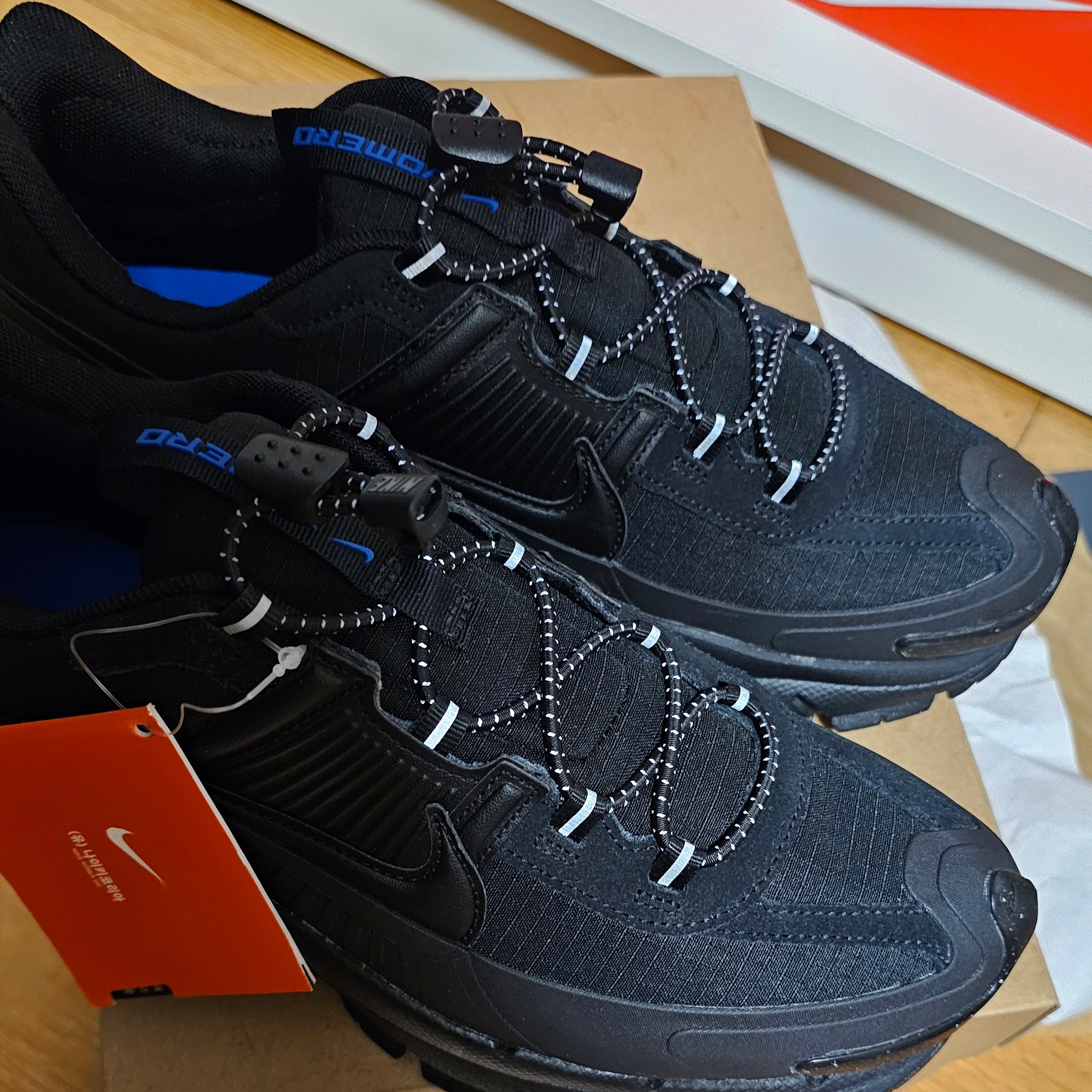 Nike Zoom Vomero Roam Black Racer Blue 착용 스타일