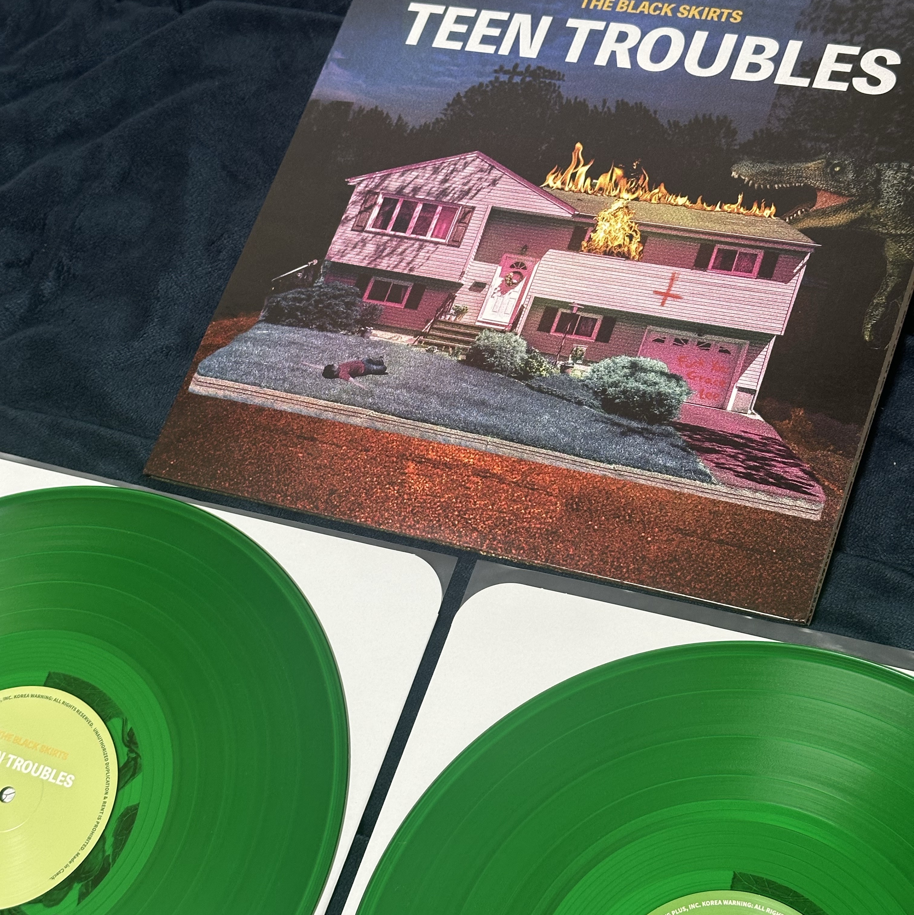 The Black Skirts 3rd Album Part 3 Teen Troubles Emerald Green Transparent (2Lp) 착용 스타일