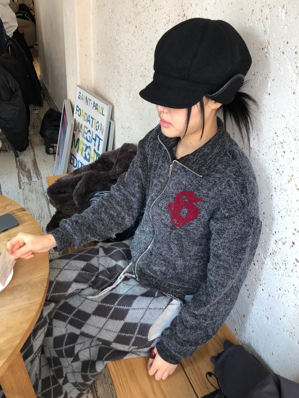 SOMSOC Symbol Terry Knit Zip-Up Chacoal 착용 스타일