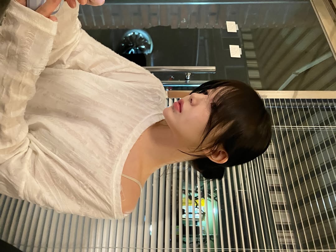 SOMSOC Devon Destroyed Top White 착용 스타일
