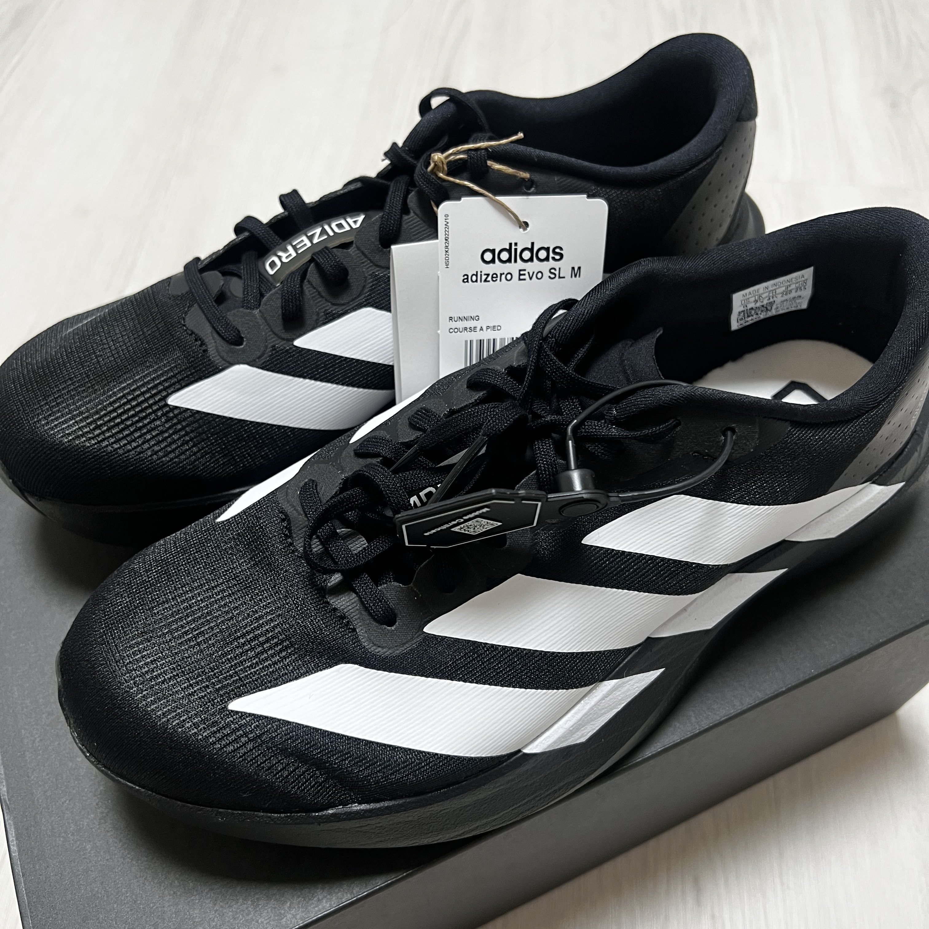 Adidas Adizero EVO SL Core Black Cloud White 착용 스타일 - 2