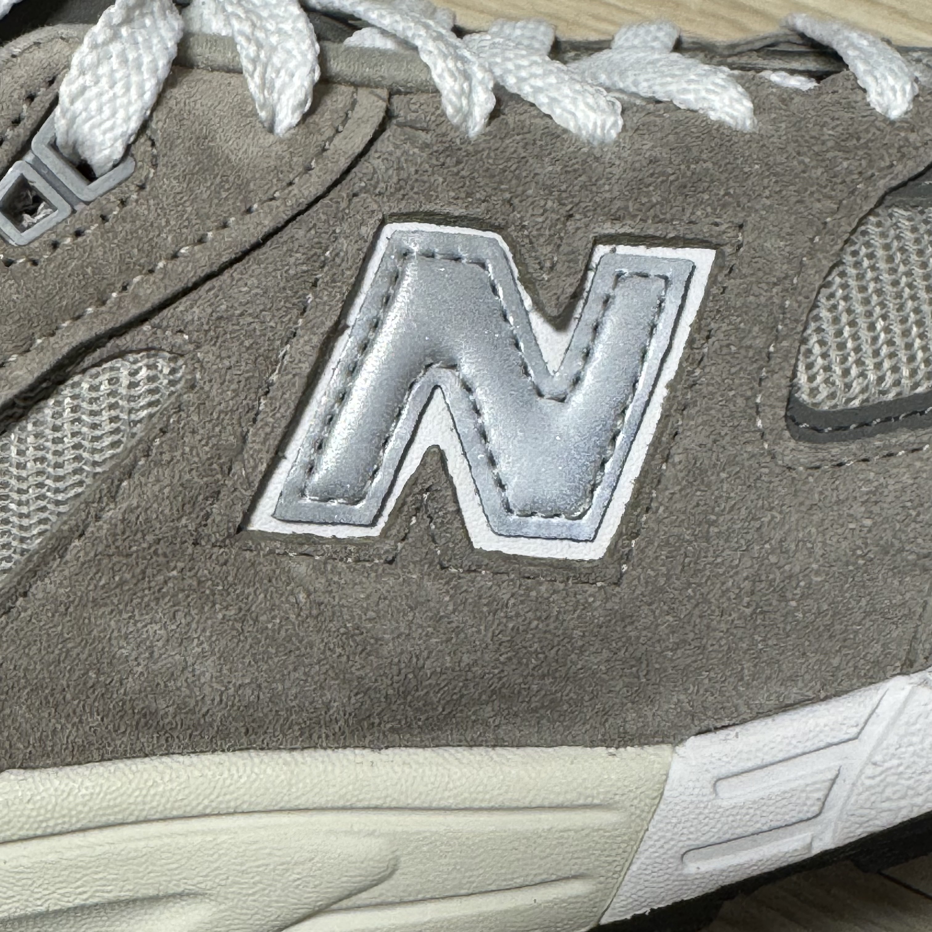 New Balance 990v2 Made in USA Grey 착용 스타일