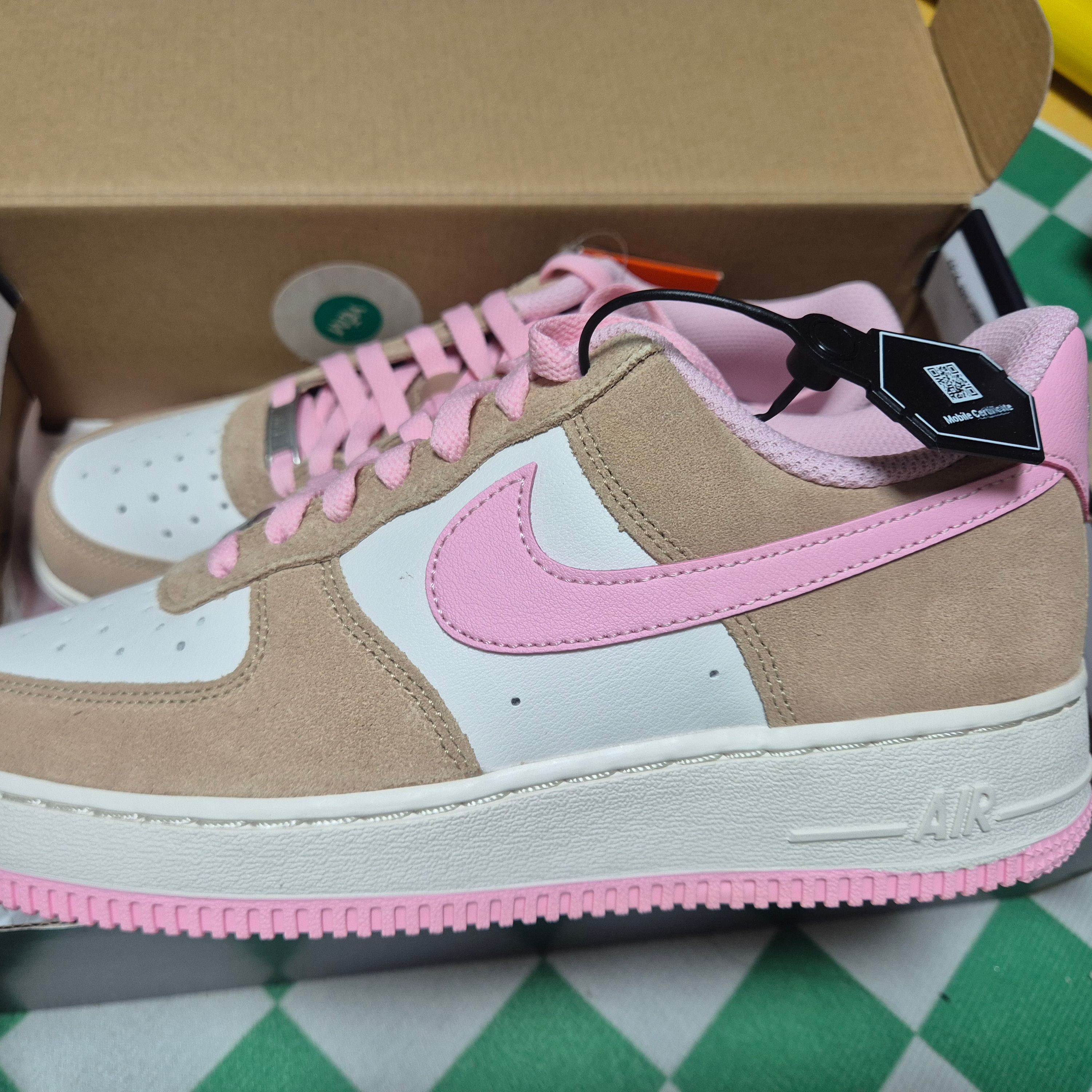 Nike Air Force 1 '07 LV8 Medium Soft Pink Phantom 착용 스타일 - 3