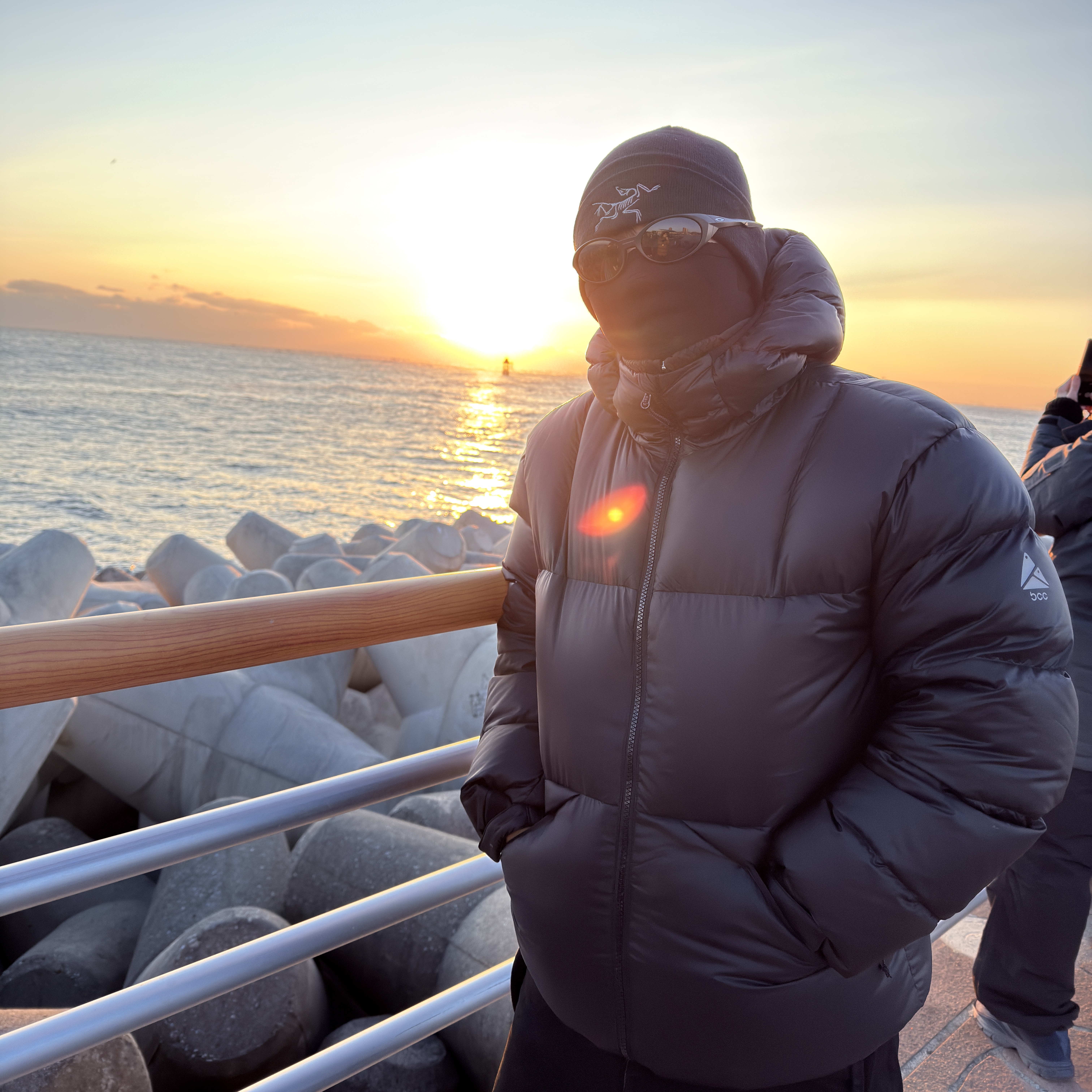 Oakley Eye Jacket Redux Matte Black Frame Prizm Grey Lenses High Bridge Fit, Black Yak Climbing Stone Master Down Jacket G2#3 Black 착용 스타일