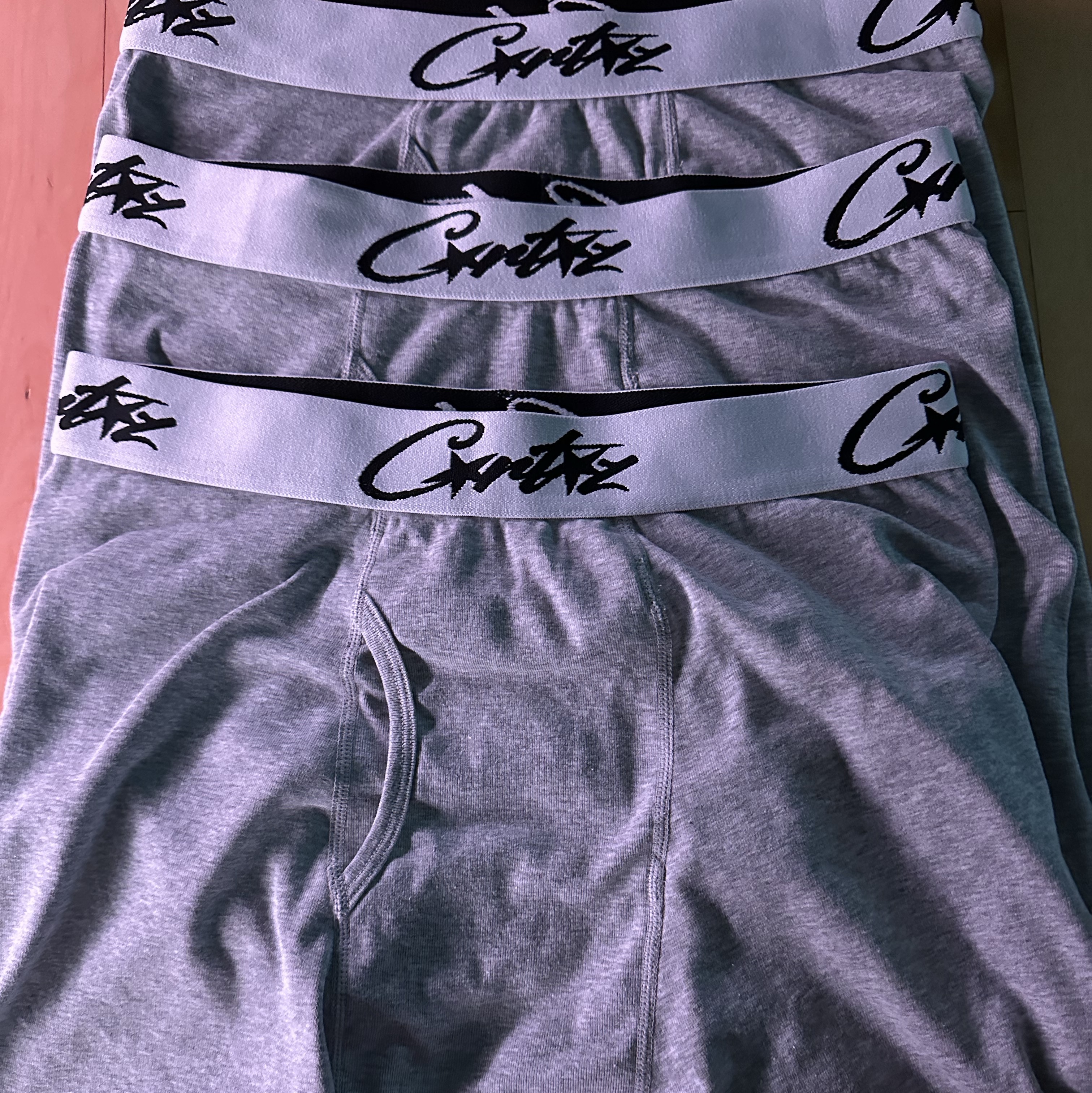 Corteiz Alcatraz Boxers Grey (3 Pack) 착용 스타일