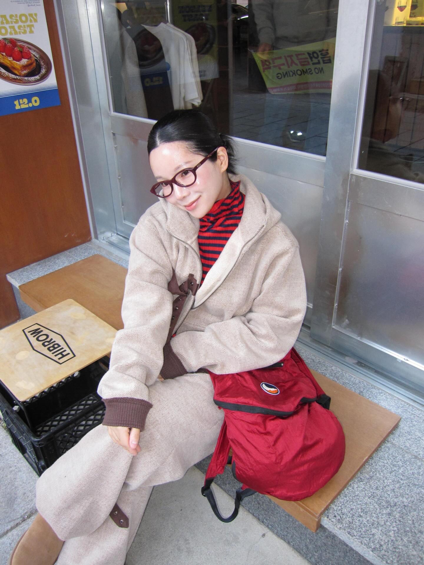 Ticket to the Moon Backpack Plus Burgundy (25L) 착용 스타일