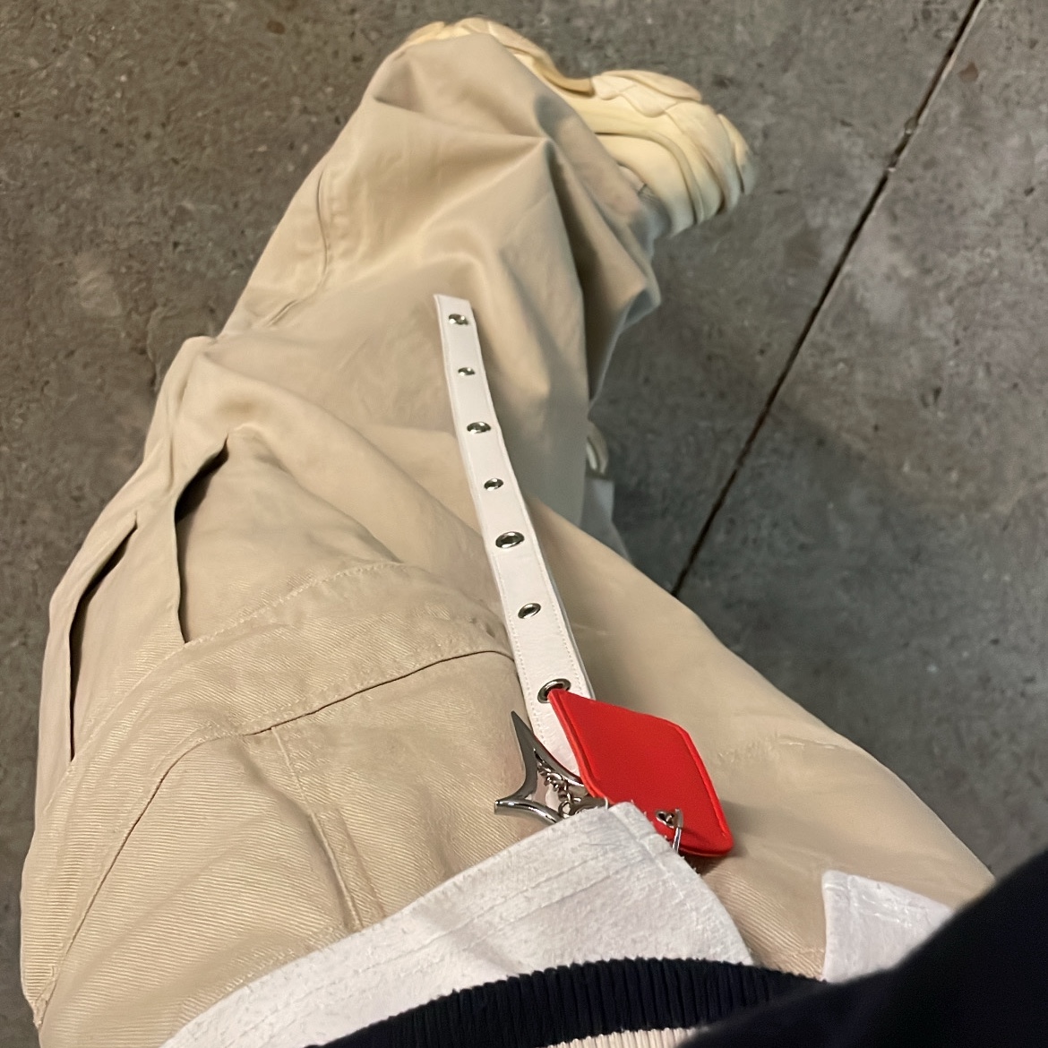Nonnod Side Zip Cargo Pants Beige, Balenciaga Triple S White 2018 착용 스타일
