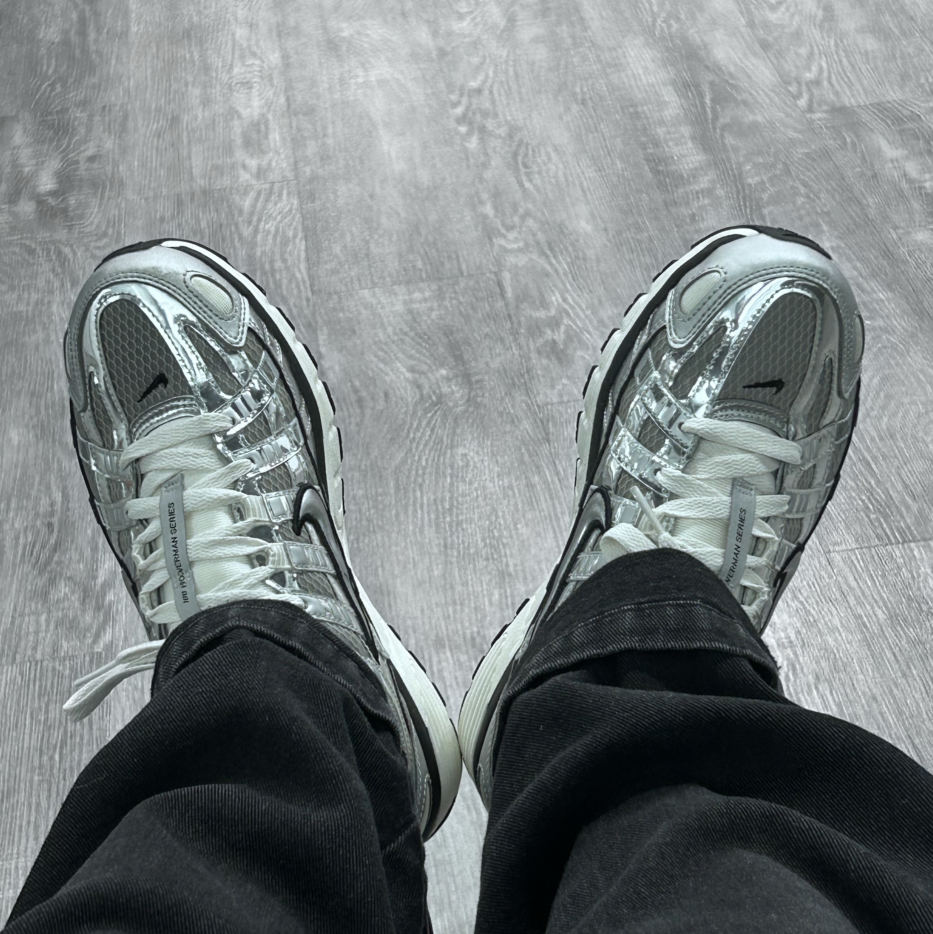 Nike P-6000 Metallic Silver 착용 스타일
