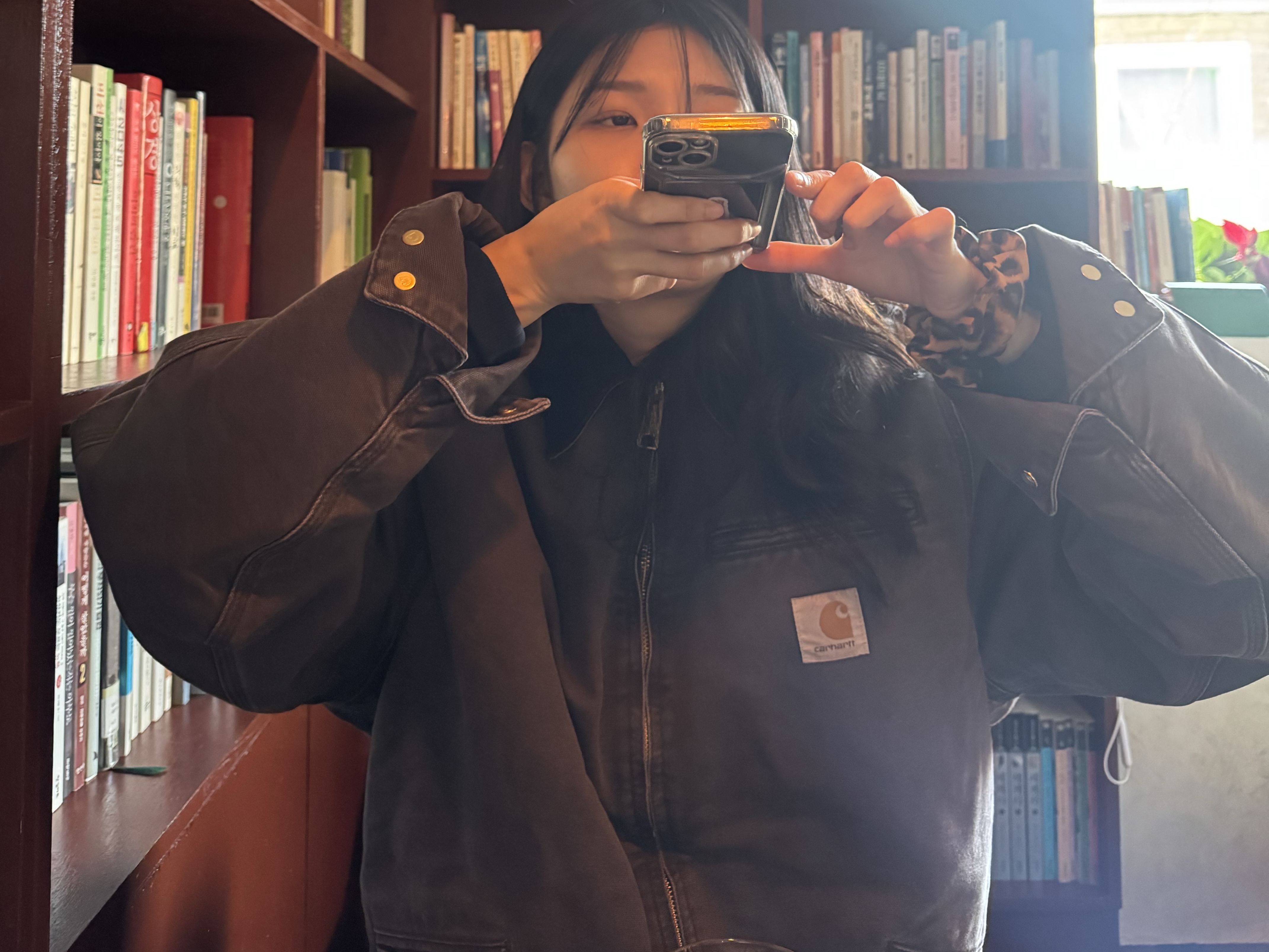 Carhartt WIP OG Detroit Jacket Tobacco Black 착용 스타일 - 1