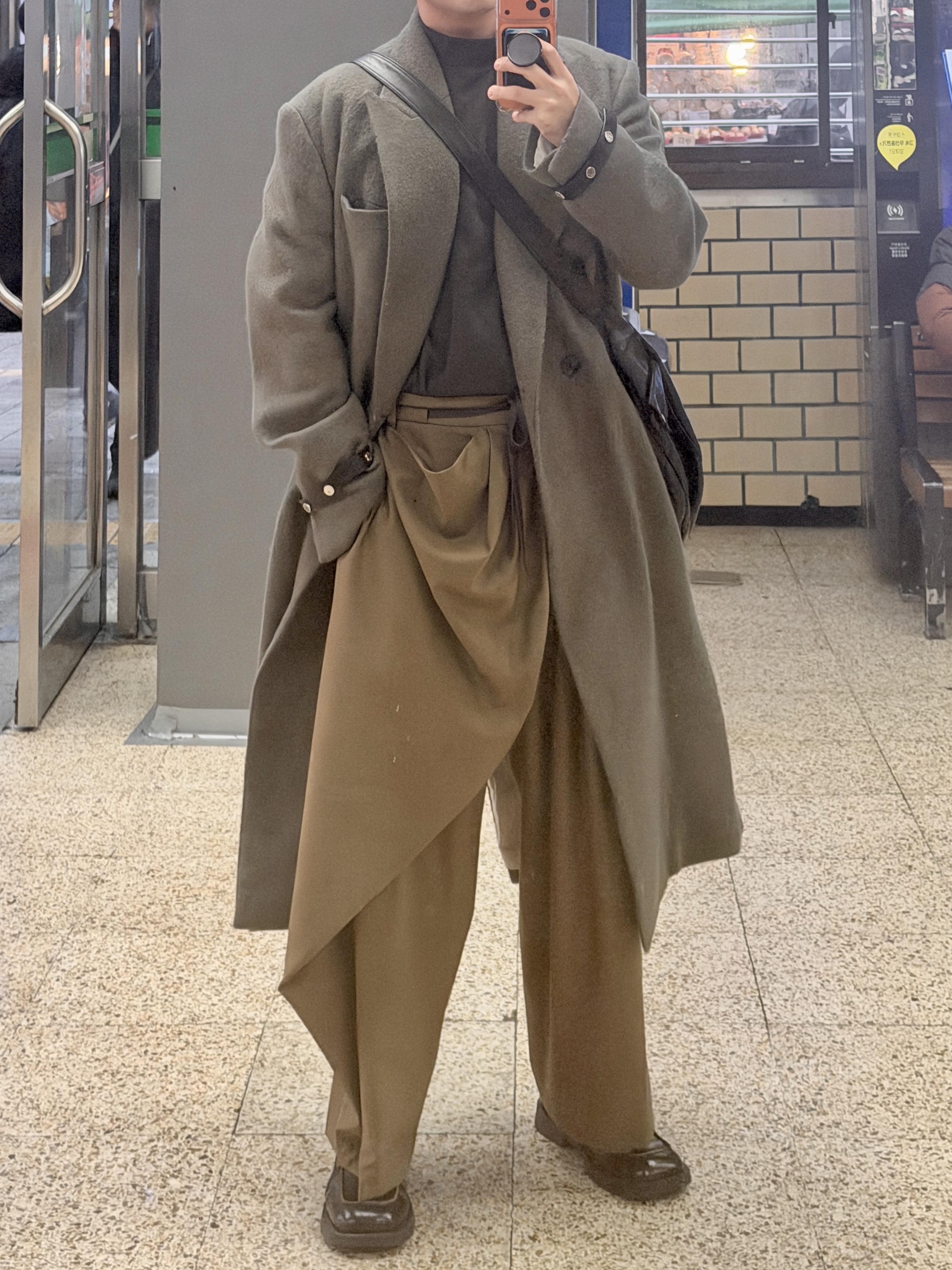 Zara x Nanushka Wool Coat Green 착용 스타일
