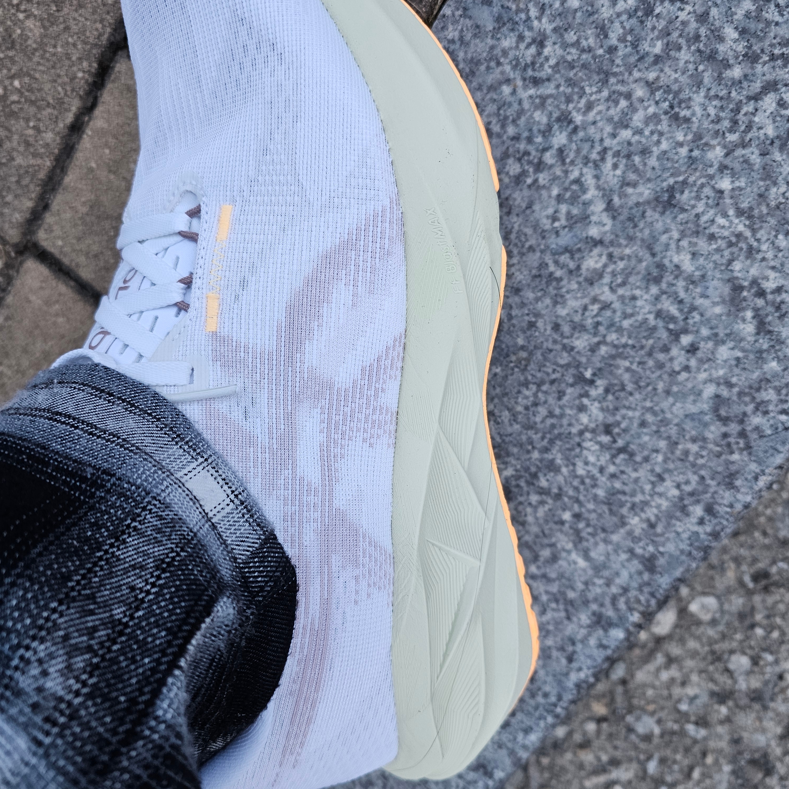 Asics Novablast 5 White Fawn 착용 스타일 - 1