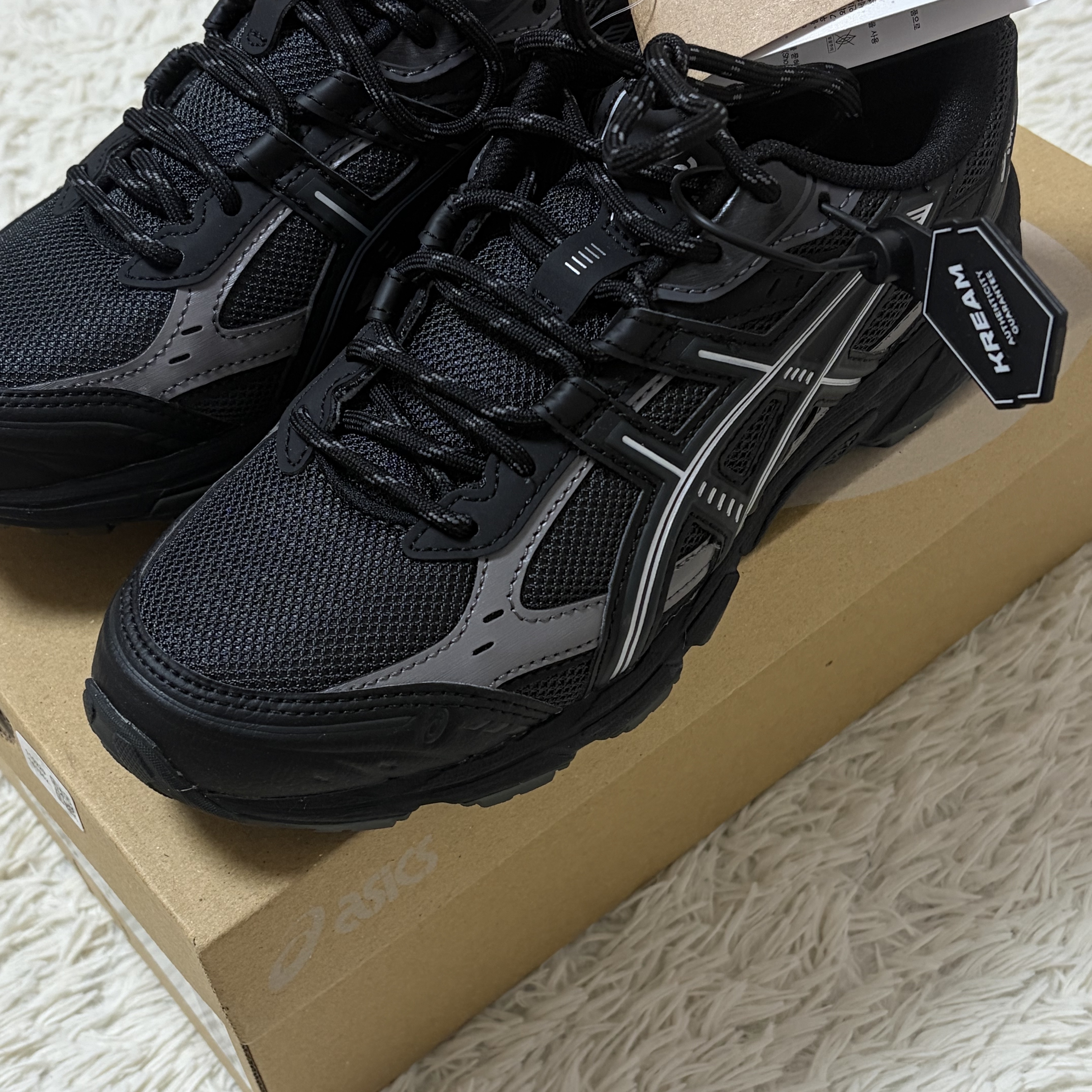 Asics Gel-Nunobiki Graphite Grey Black 착용 스타일 - 1