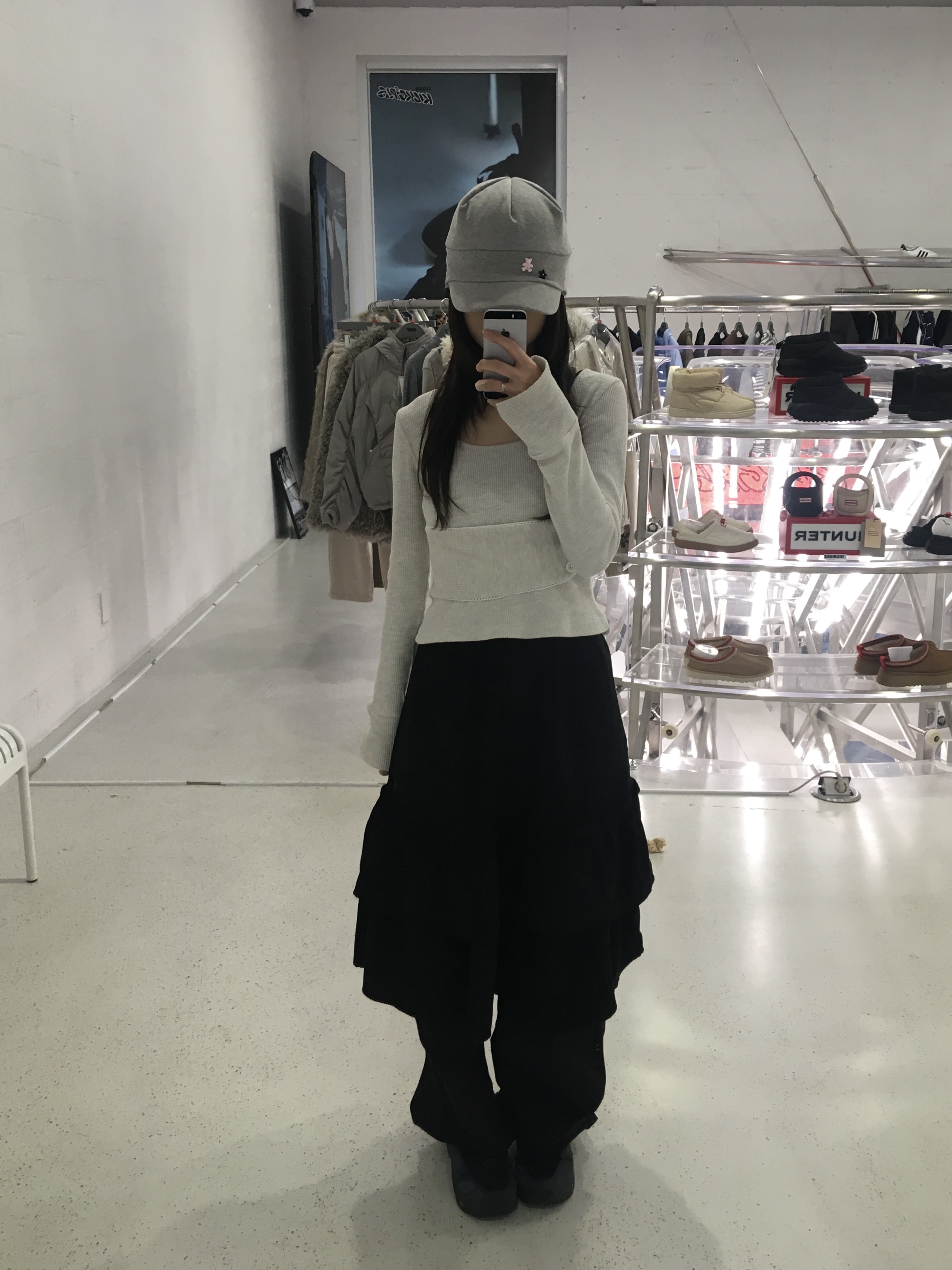 (W) Nike Air Max SNDR Gore-Tex Black and Dark Smoke Grey 착용 스타일