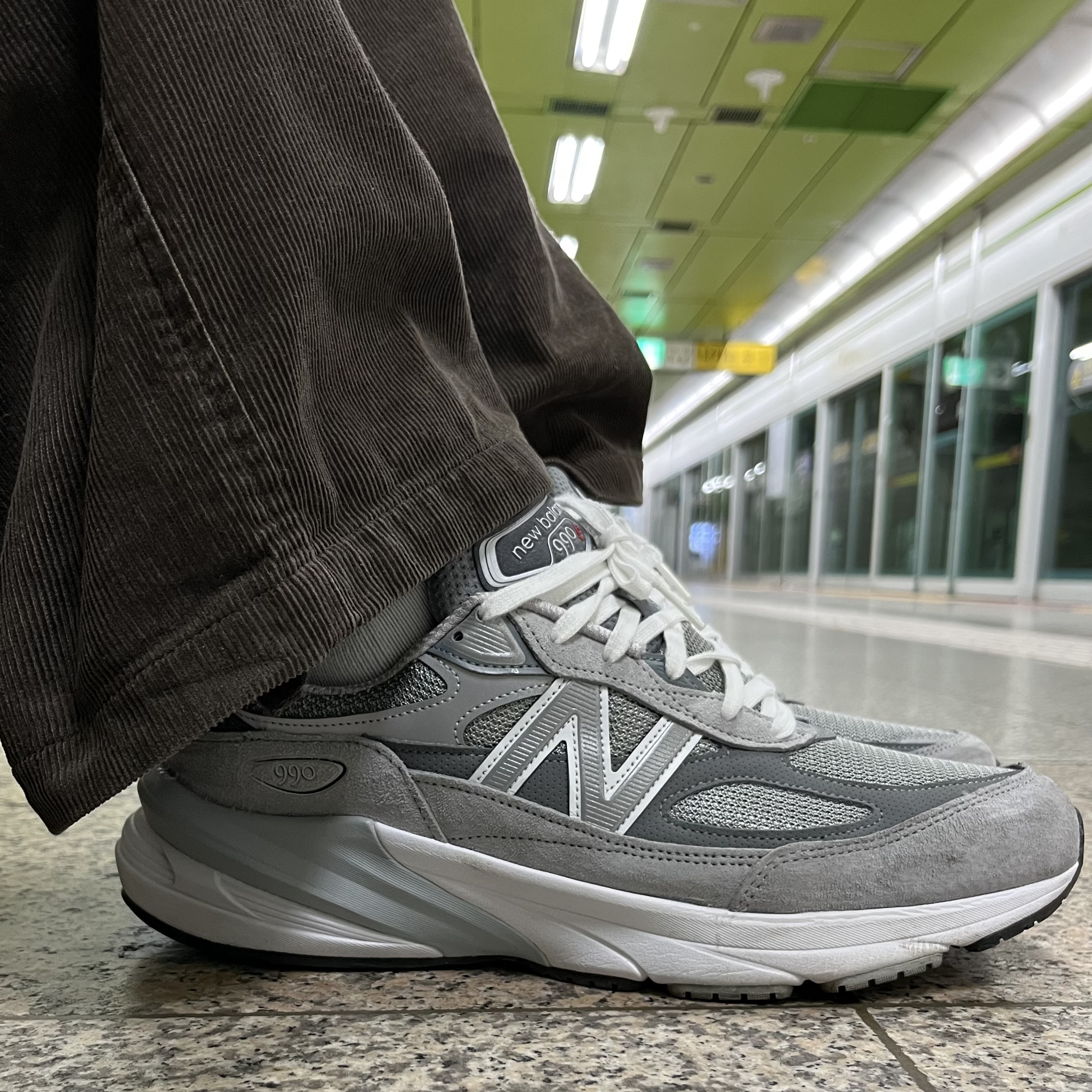 New Balance 990v6 Made in USA Grey - D Standard 착용 스타일 - 1