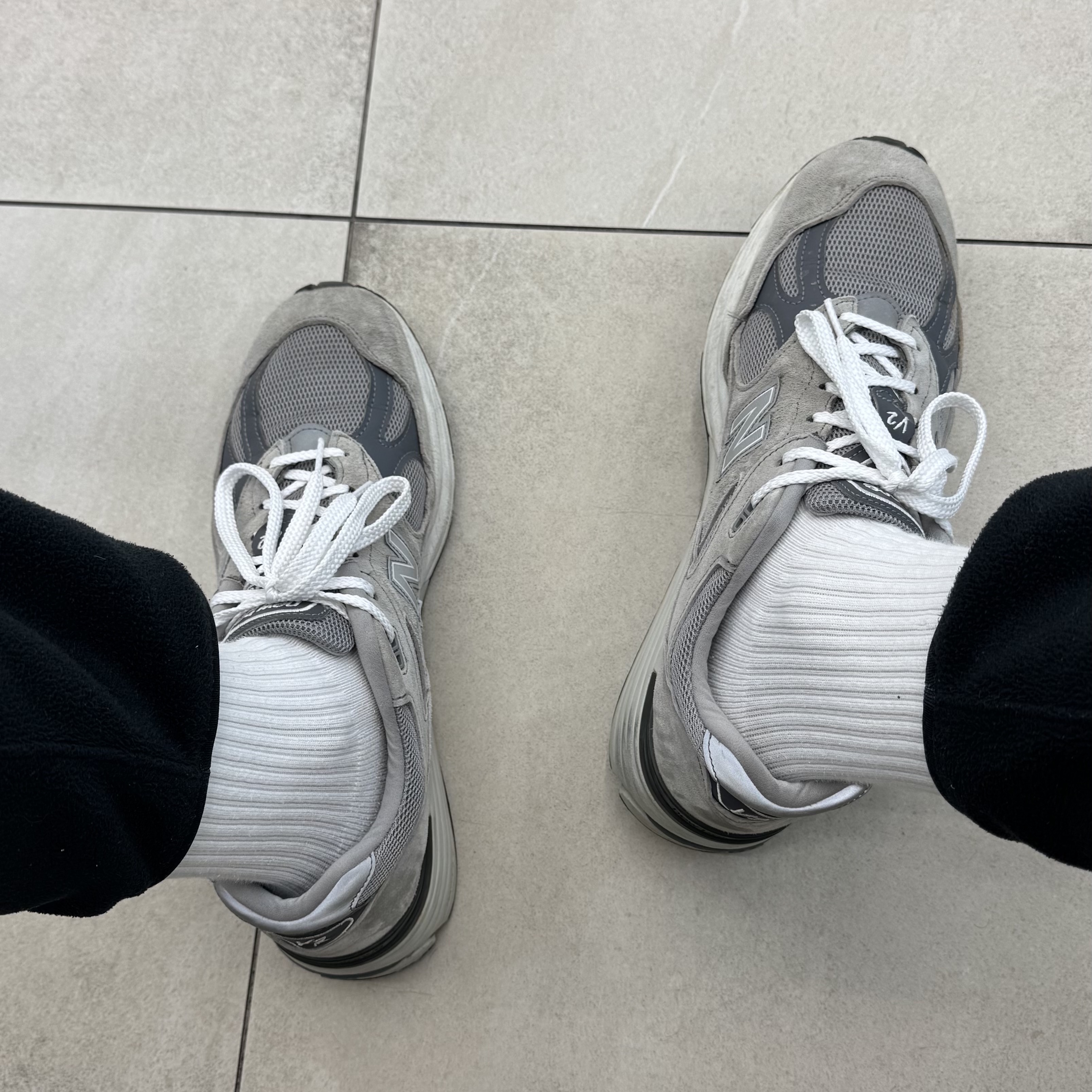 New Balance 991v2 Made in UK Rock Ridge Alloy Silver 착용 스타일