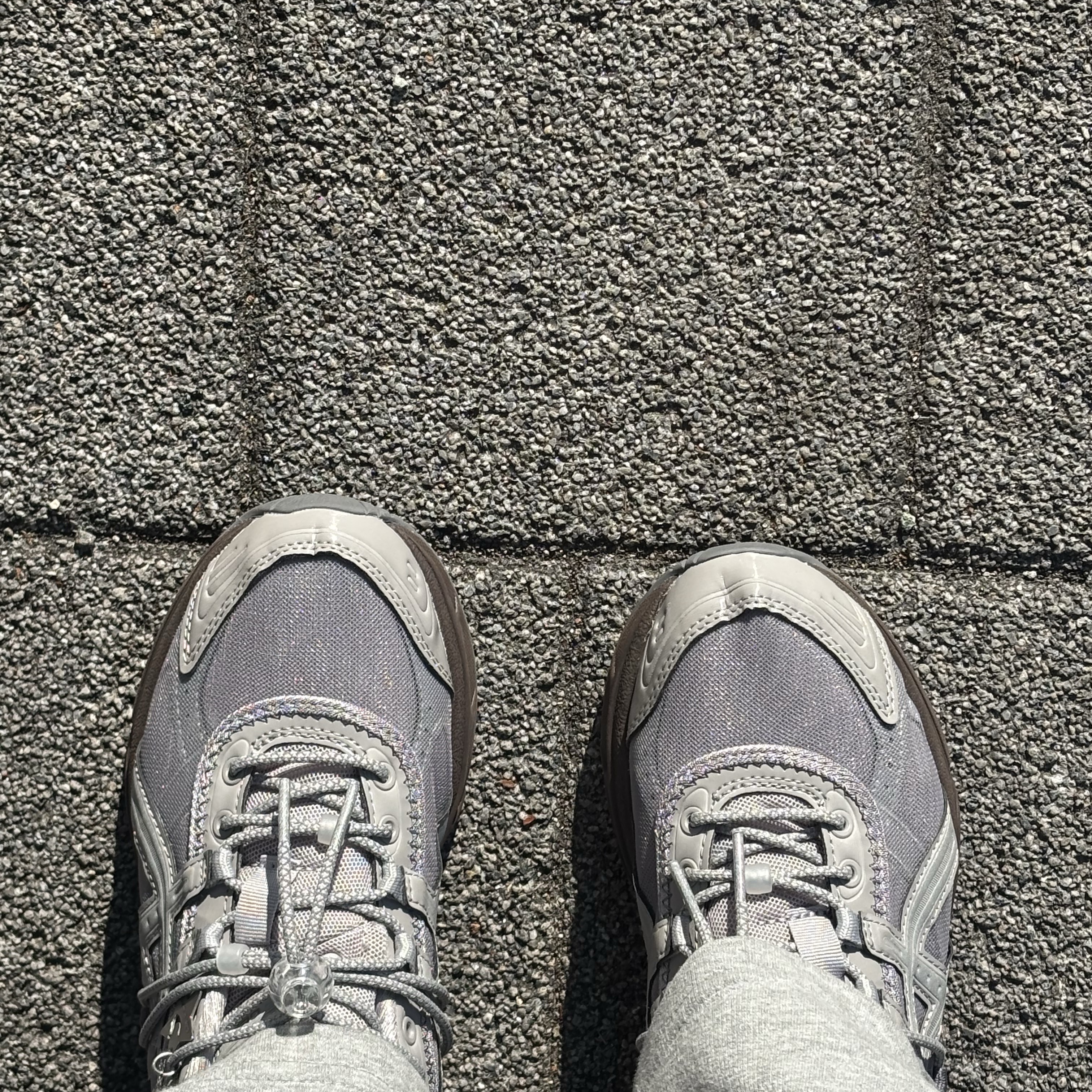 Asics x Atmos Pink x OJOS Gel-1130 RE Grey 착용 스타일 - 3